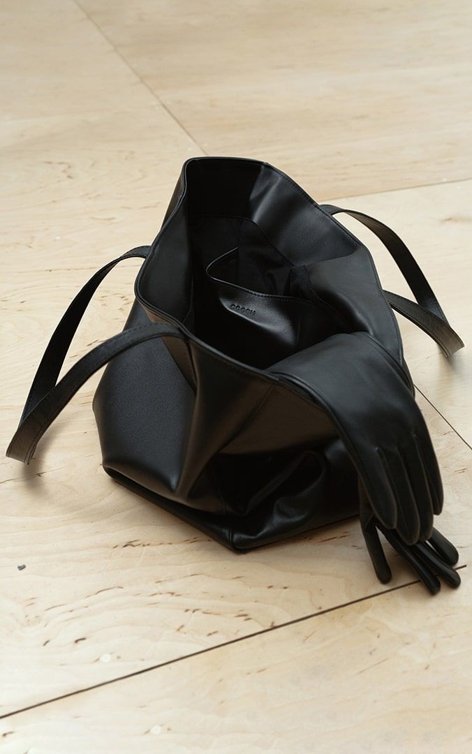 COOSH TOTE BAG in Leather - Black | COOSH