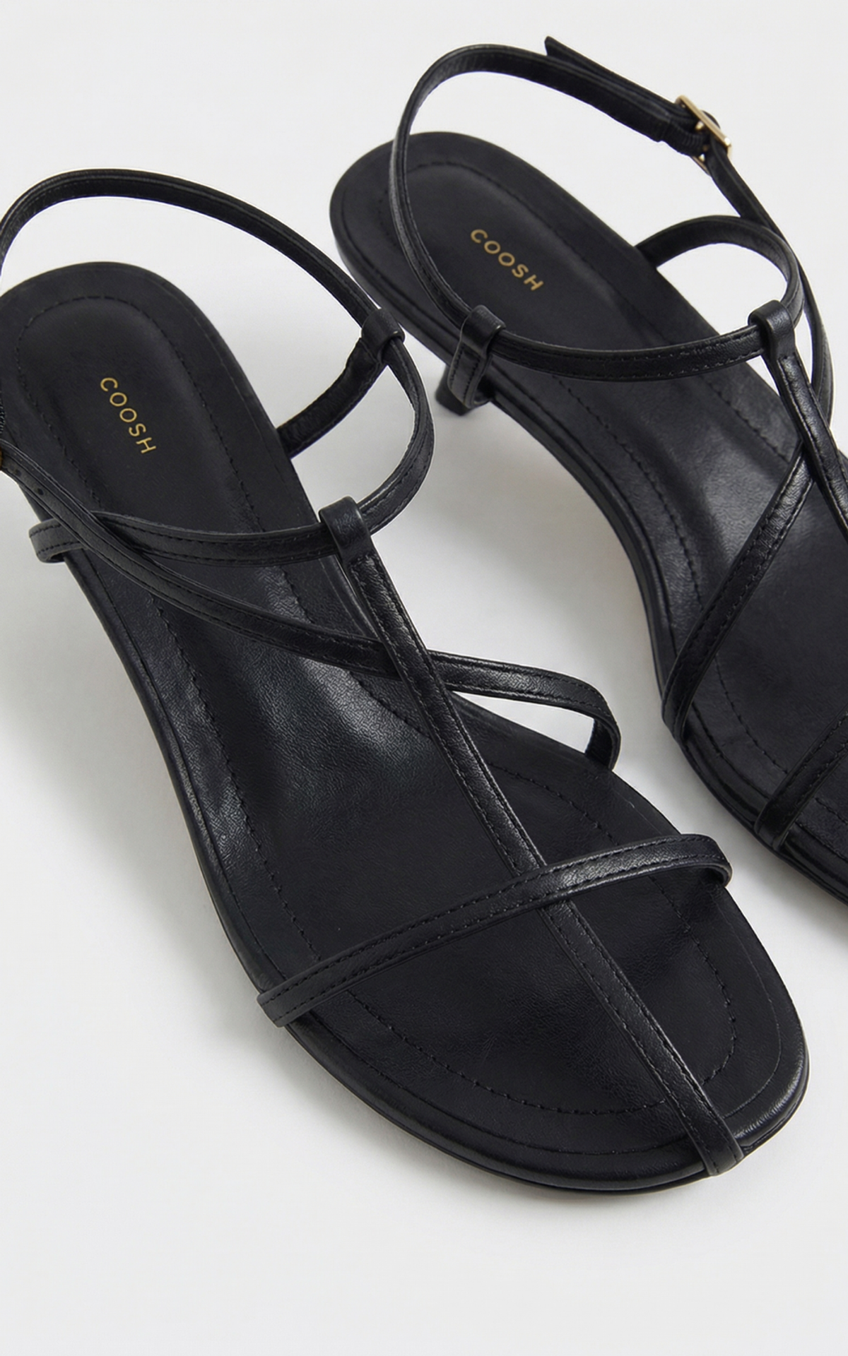 Босоніжки шкіряні з перехресними ремінцями