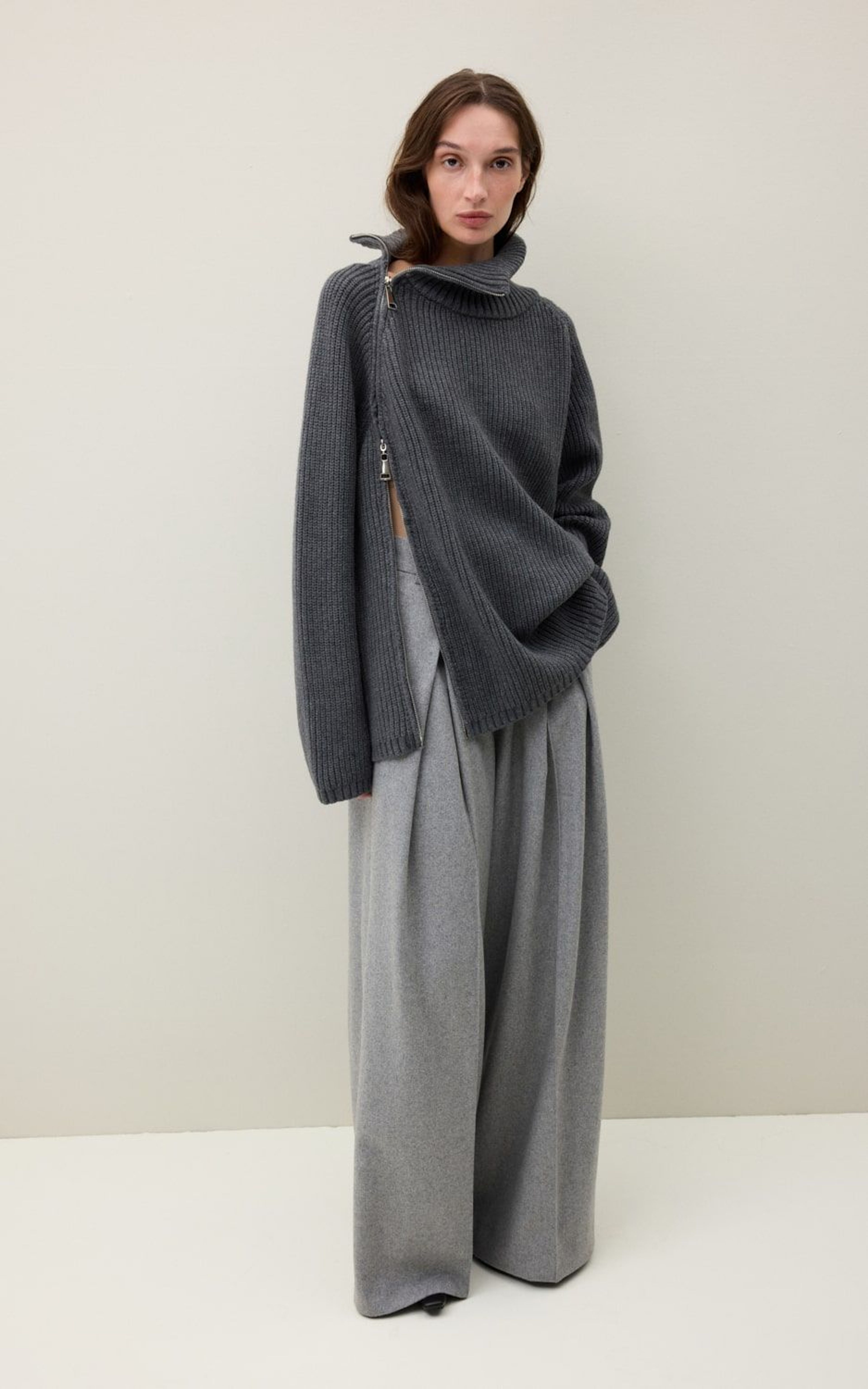 Светр oversize з високим коміром та блискавкою
