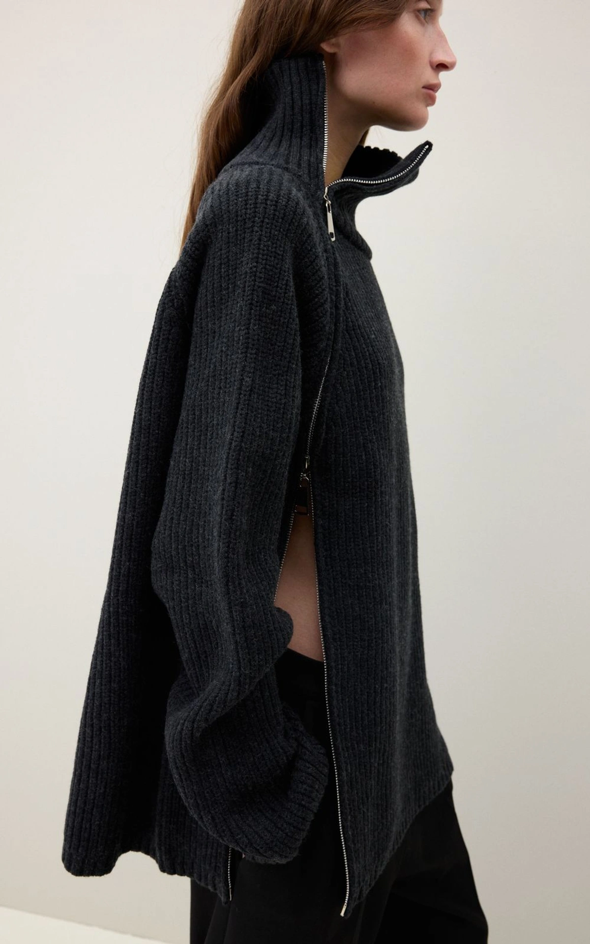 Светр oversize з високим коміром та блискавкою
