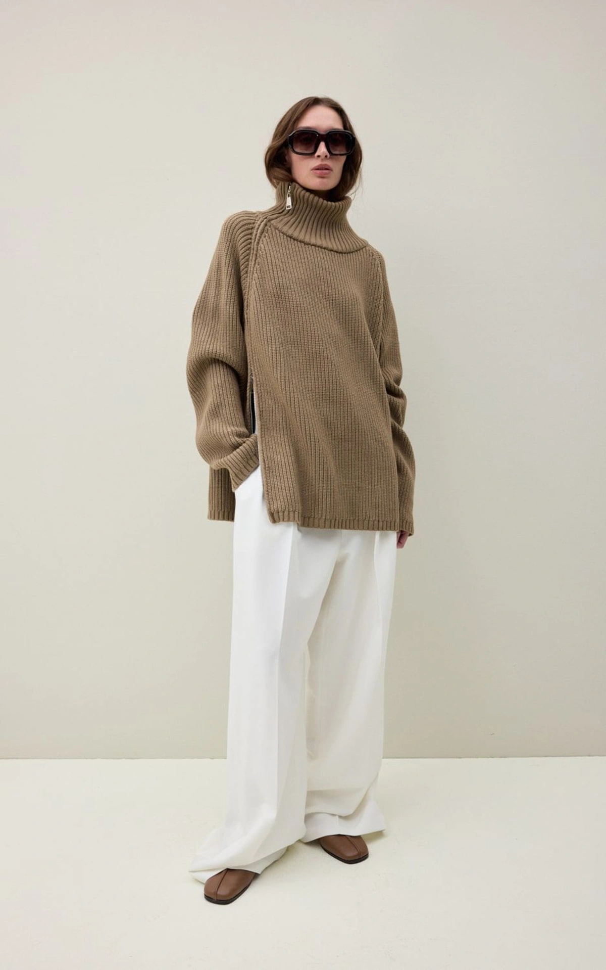 Светр oversize з високим коміром та блискавкою