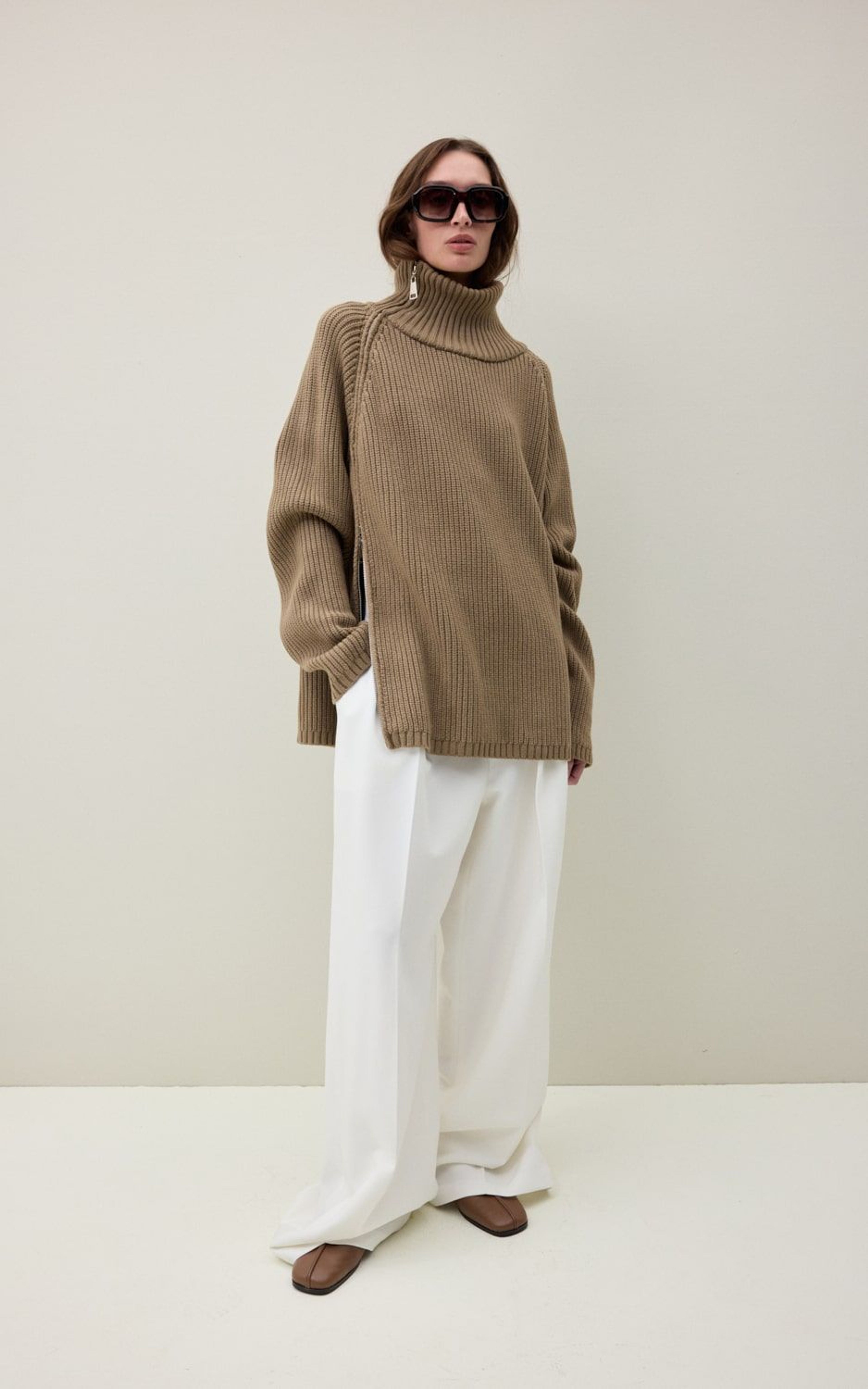 Светр oversize з високим коміром та блискавкою