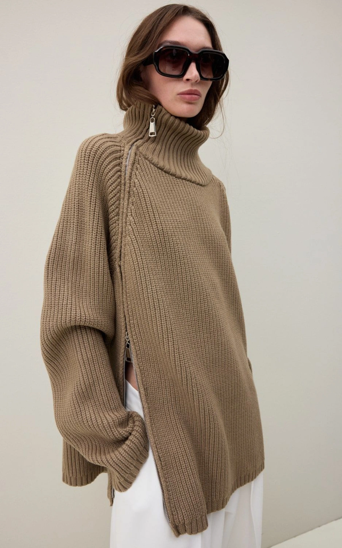 Светр oversize з високим коміром та блискавкою