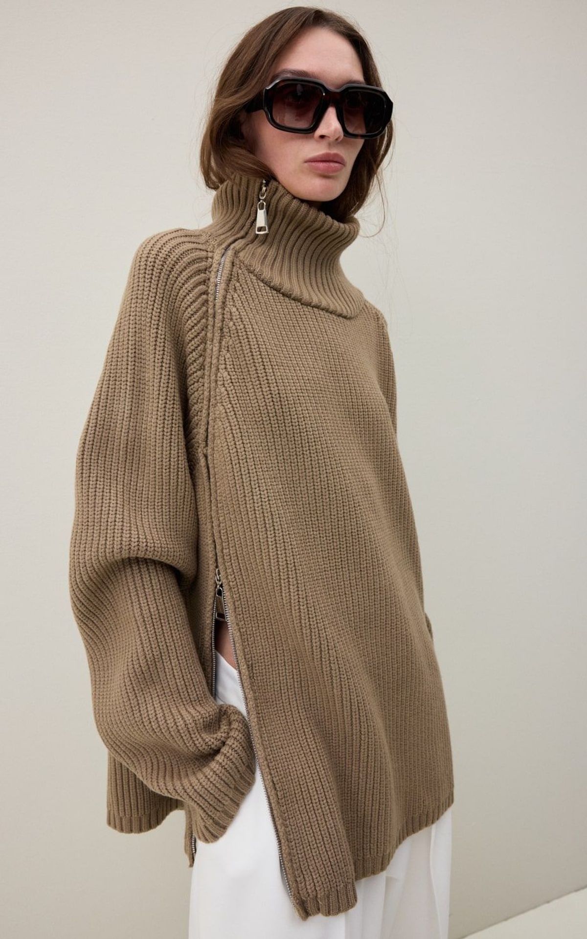 Светр oversize з високим коміром та блискавкою