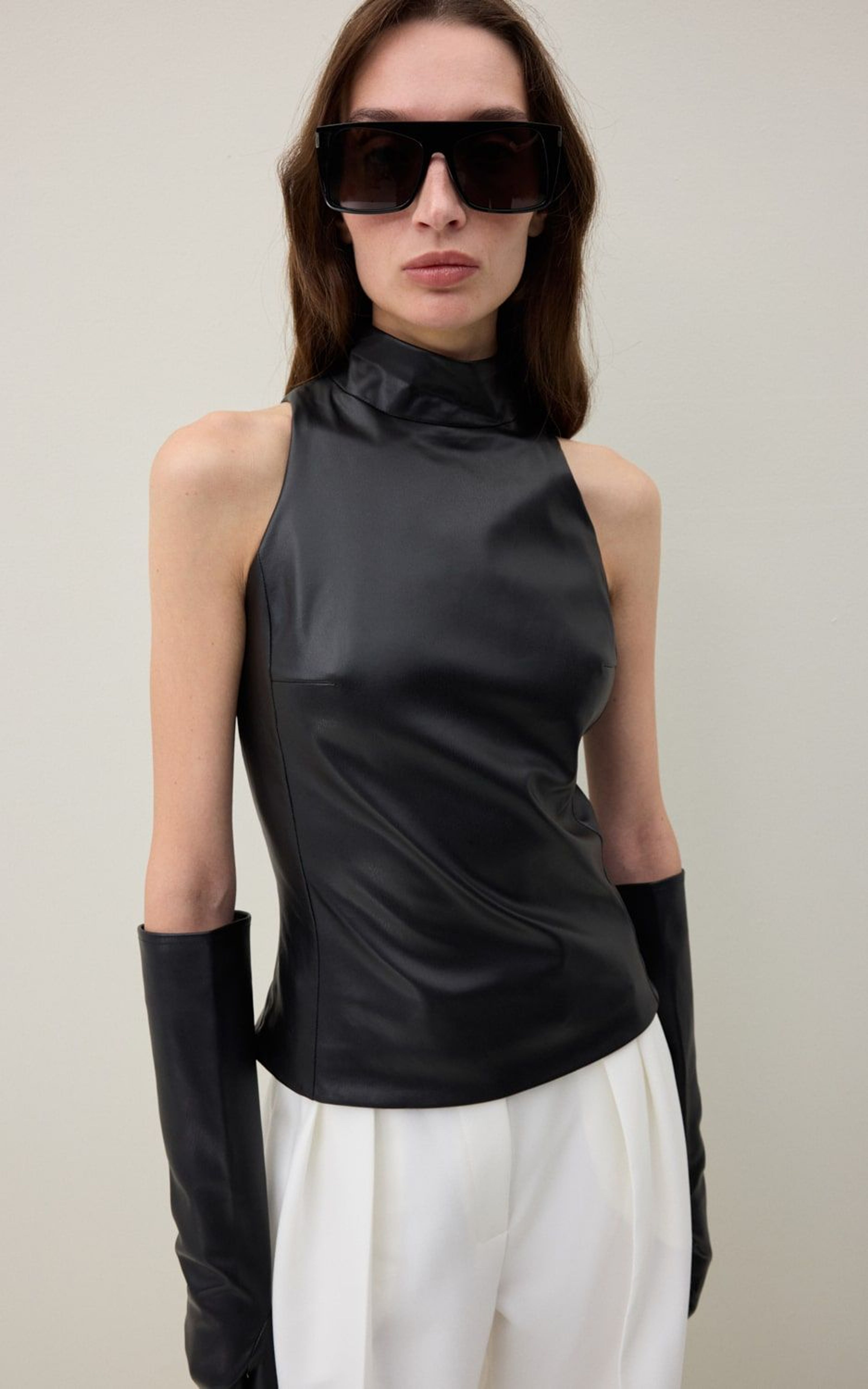 Top z ekoskóry ze stójką