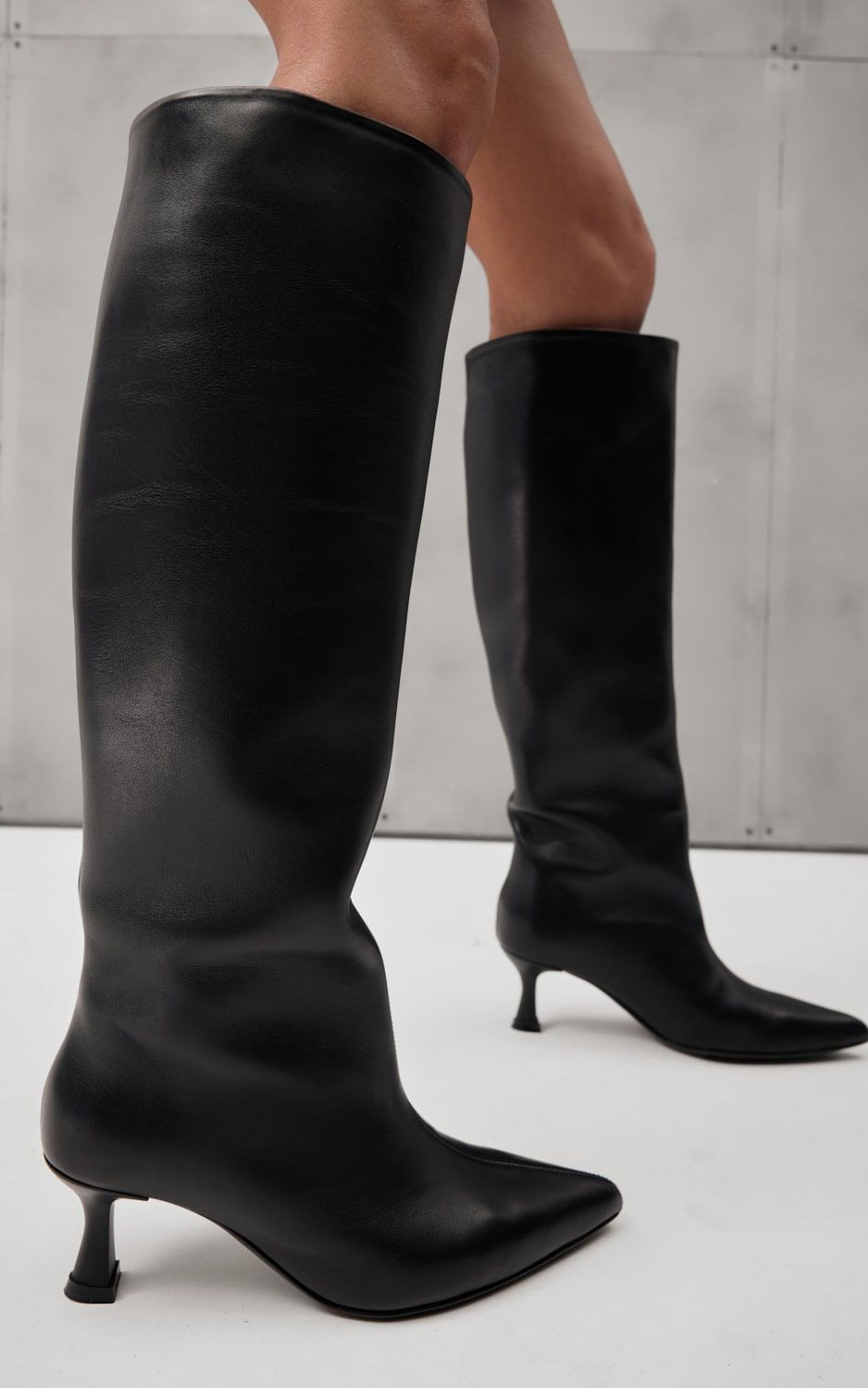 Чоботи шкіряні KELLY на низьких підборах