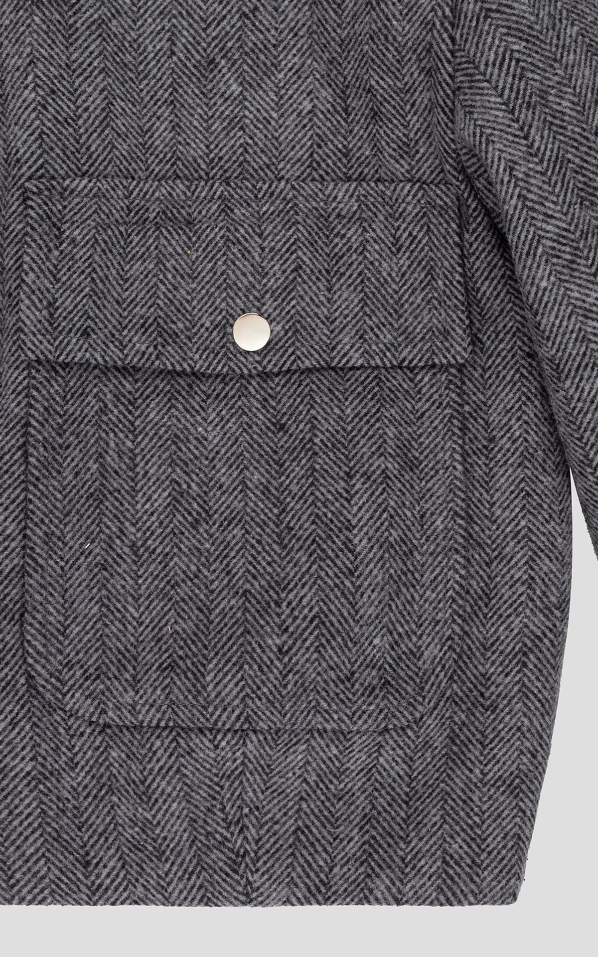 Wełniana bomberka z naszywanymi kieszeniami