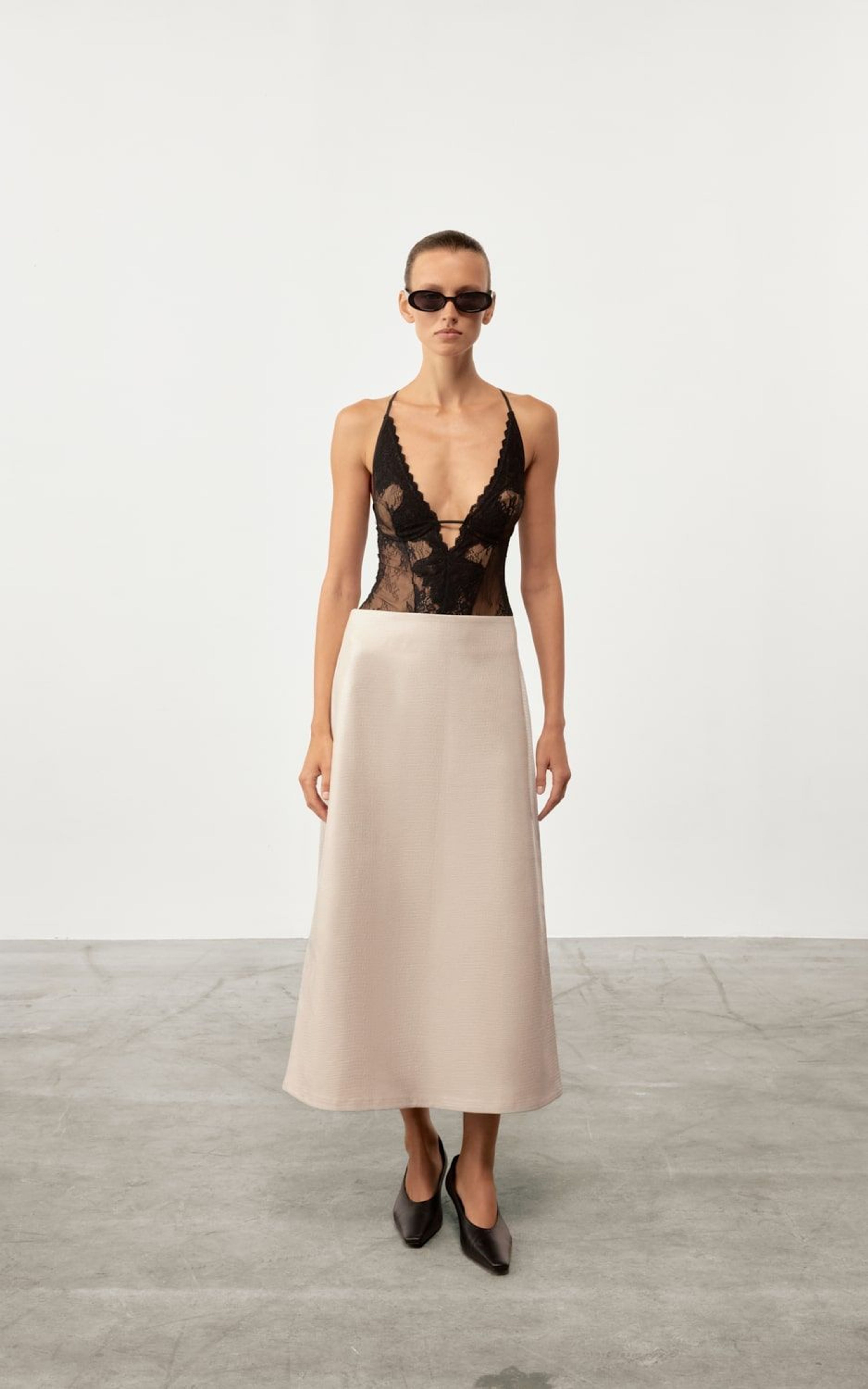 Спідниця міді з фактурної екошкіри