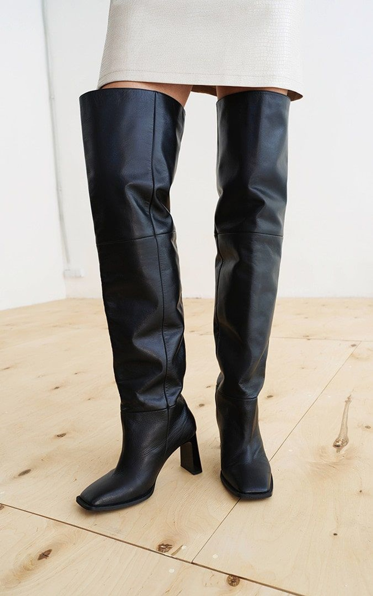 Ботфорти із широкою халявою