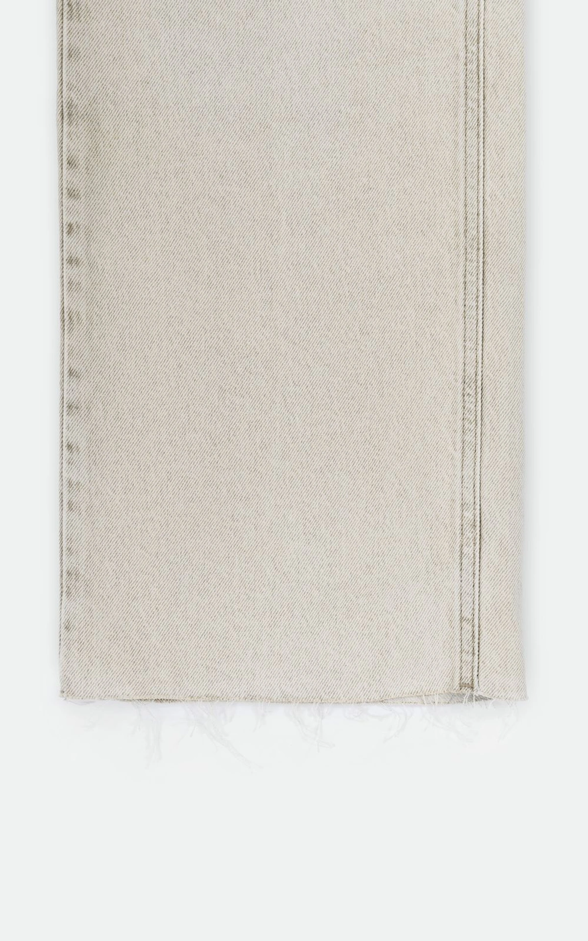 Jeans RELAXED with Raw Hem