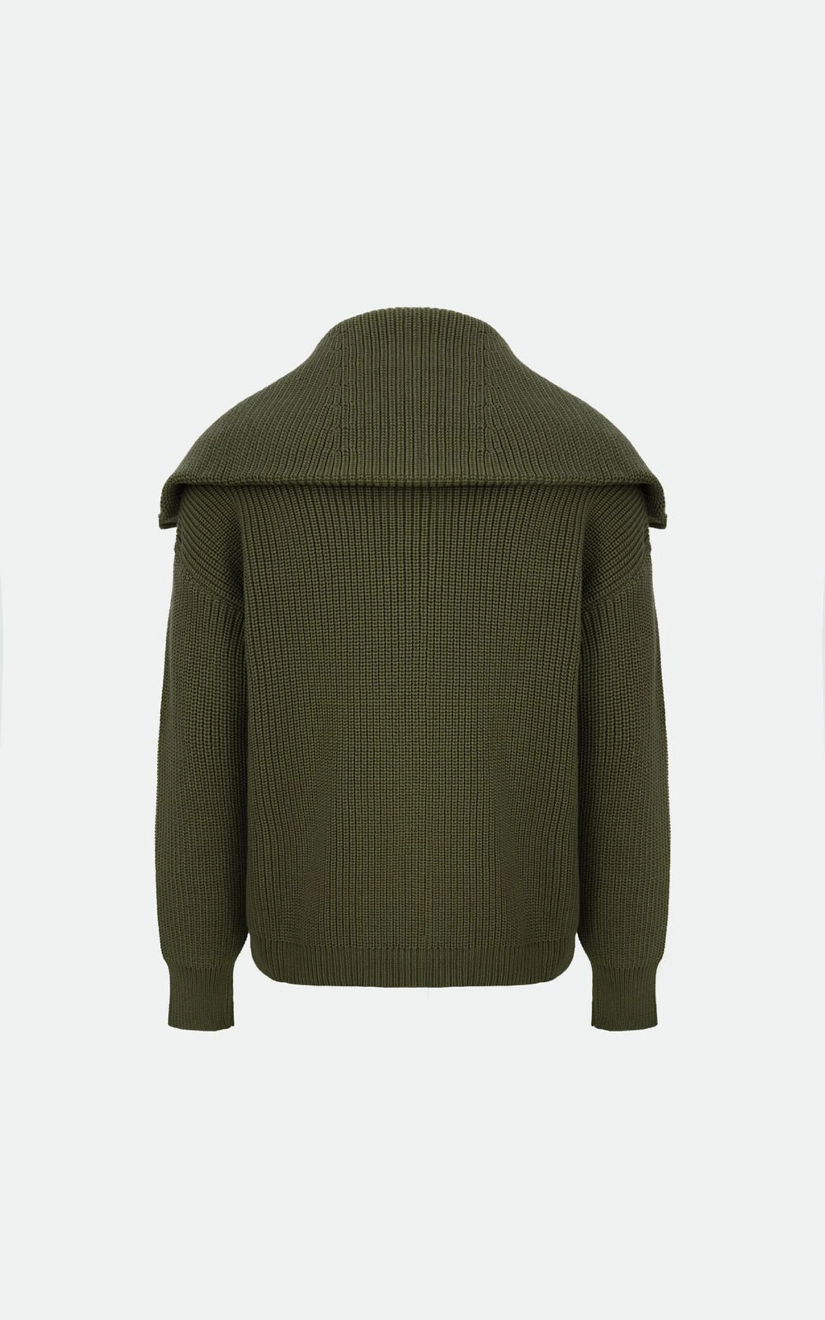 Sweter z obszernym kołnierzem zapinanym na zamek