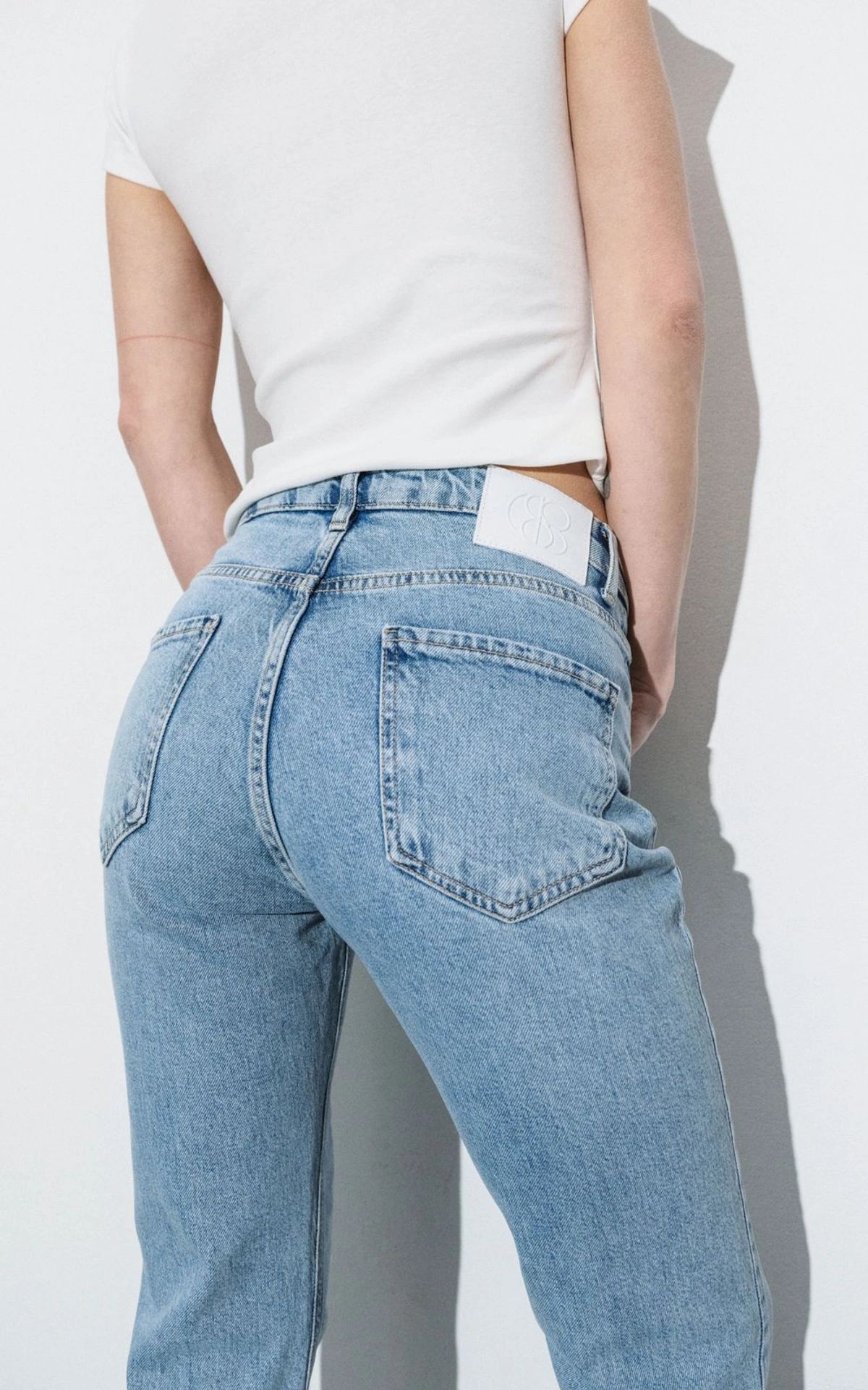 Jeansy dzwony vintage o dopasowanym kroju
