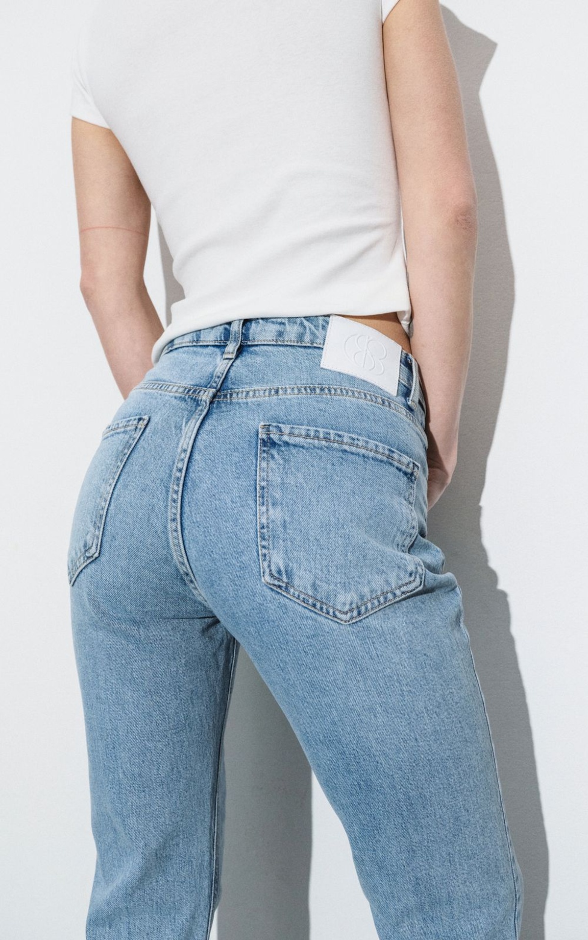 Jeansy dzwony vintage o dopasowanym kroju