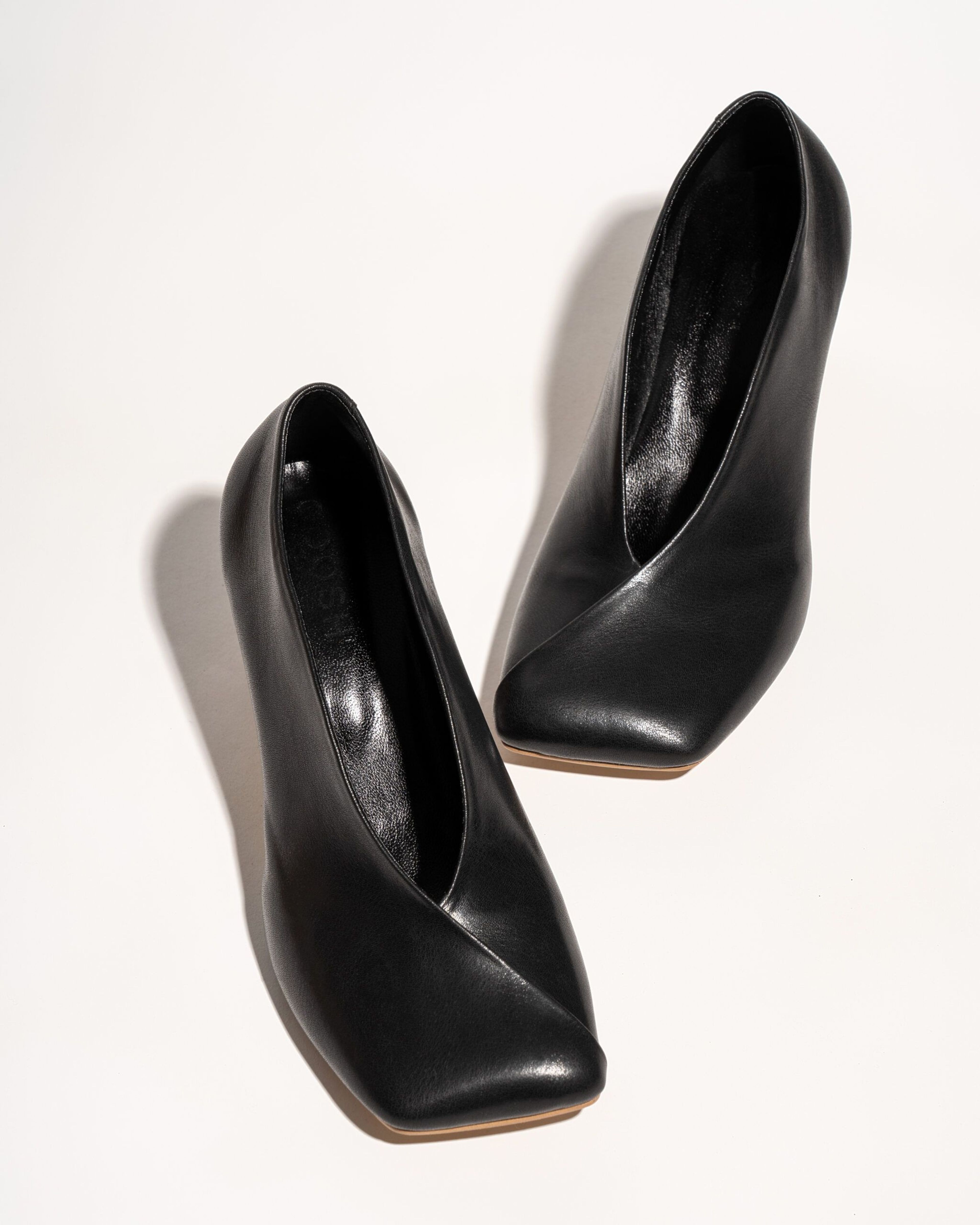 Czółenka z Kwadratowym Noskiem na Szerokim Obcasie