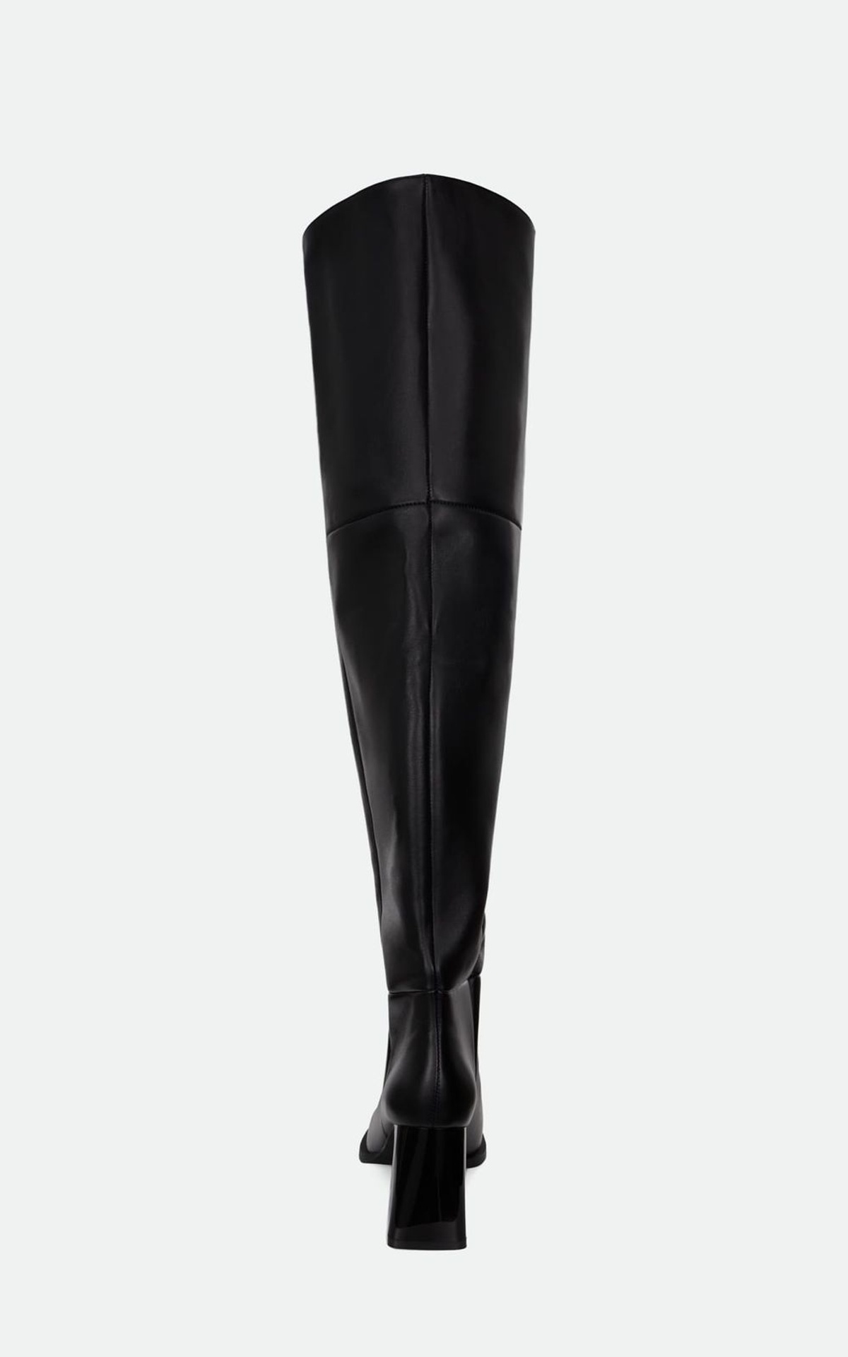 Ботфорти із широкою халявою