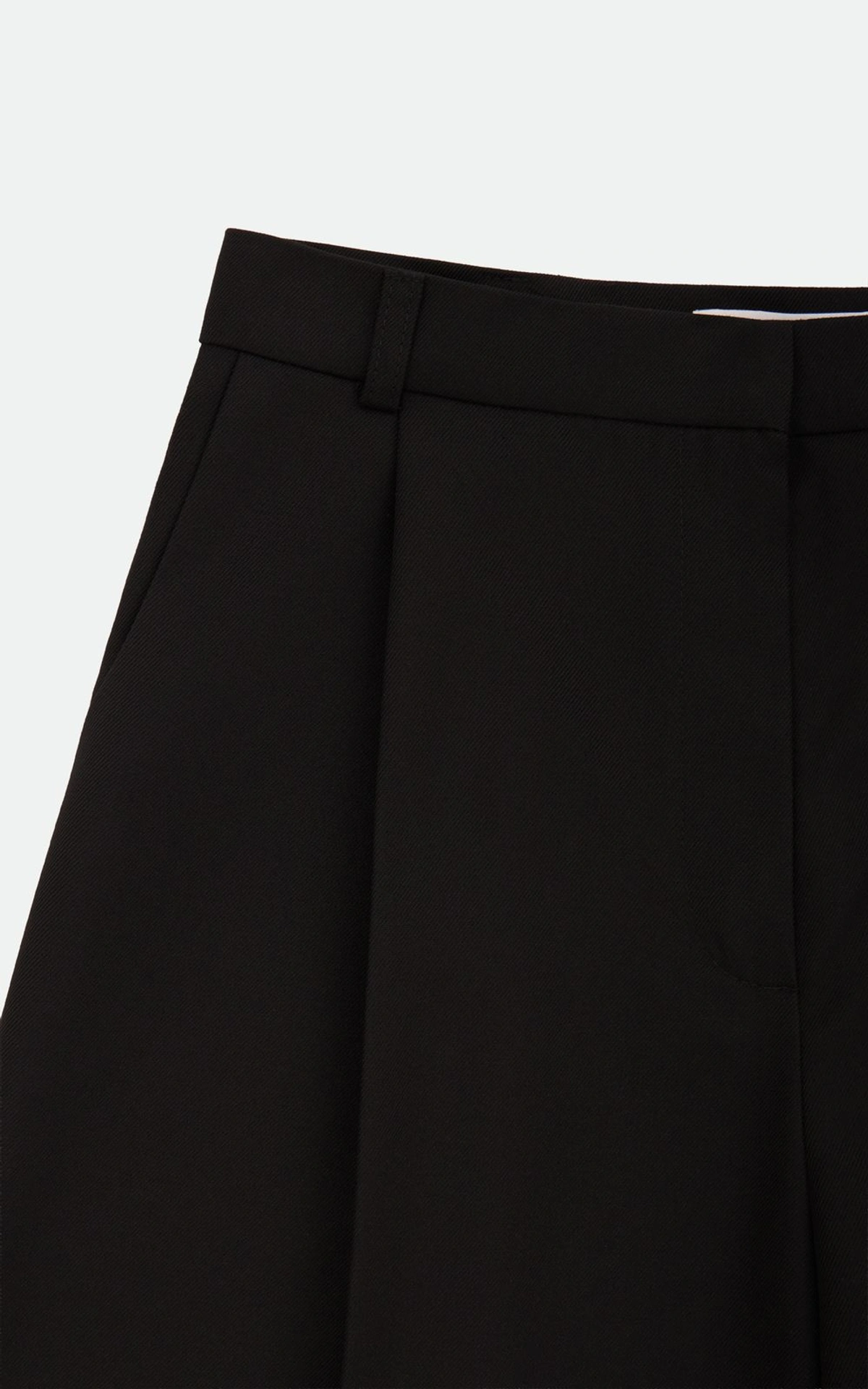 Штани-бермуди з костюмної тканини