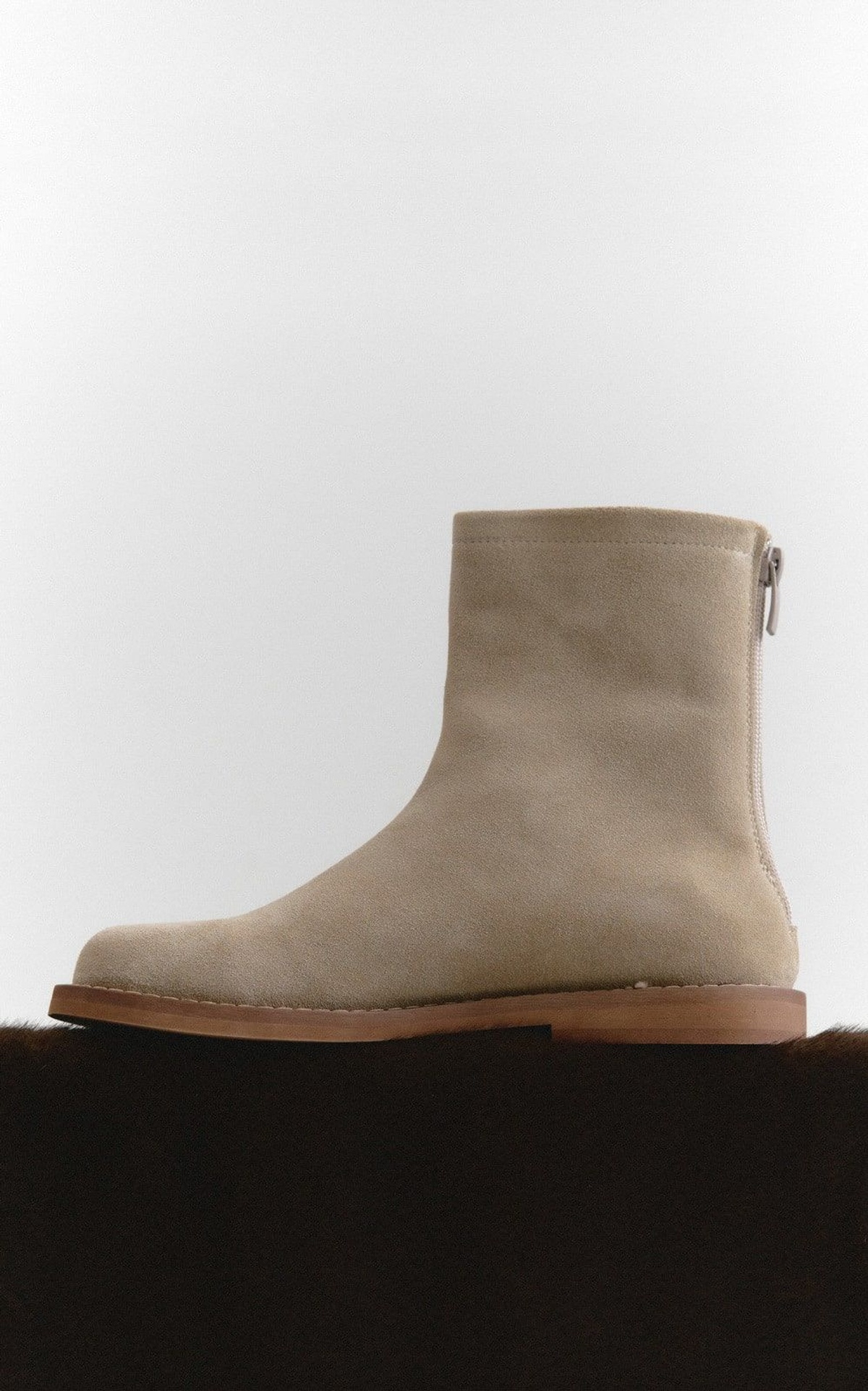 Botki THEA zamszowe i anatomicznym noskiem