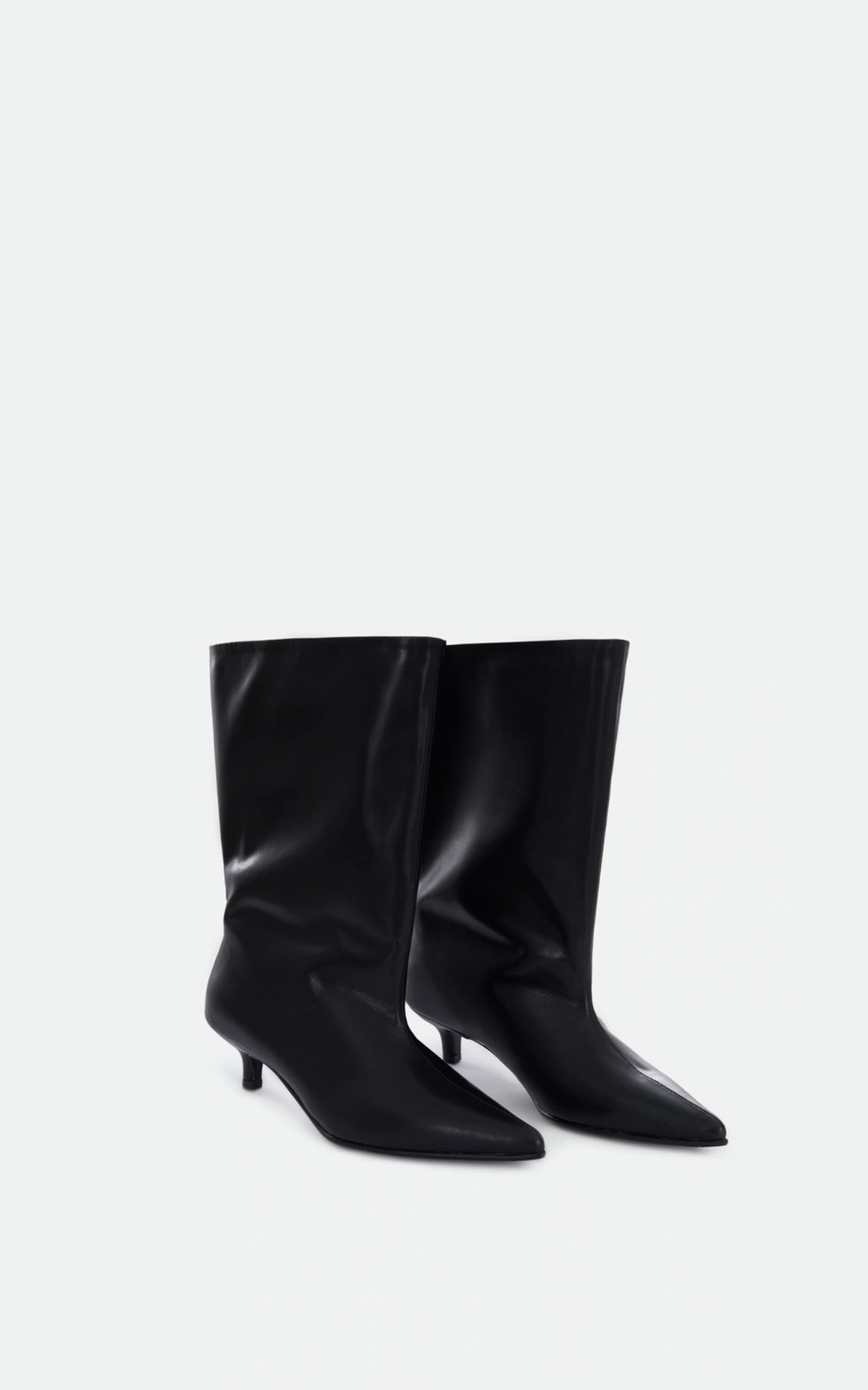 Чоботи шкіряні на підборах kitten heel