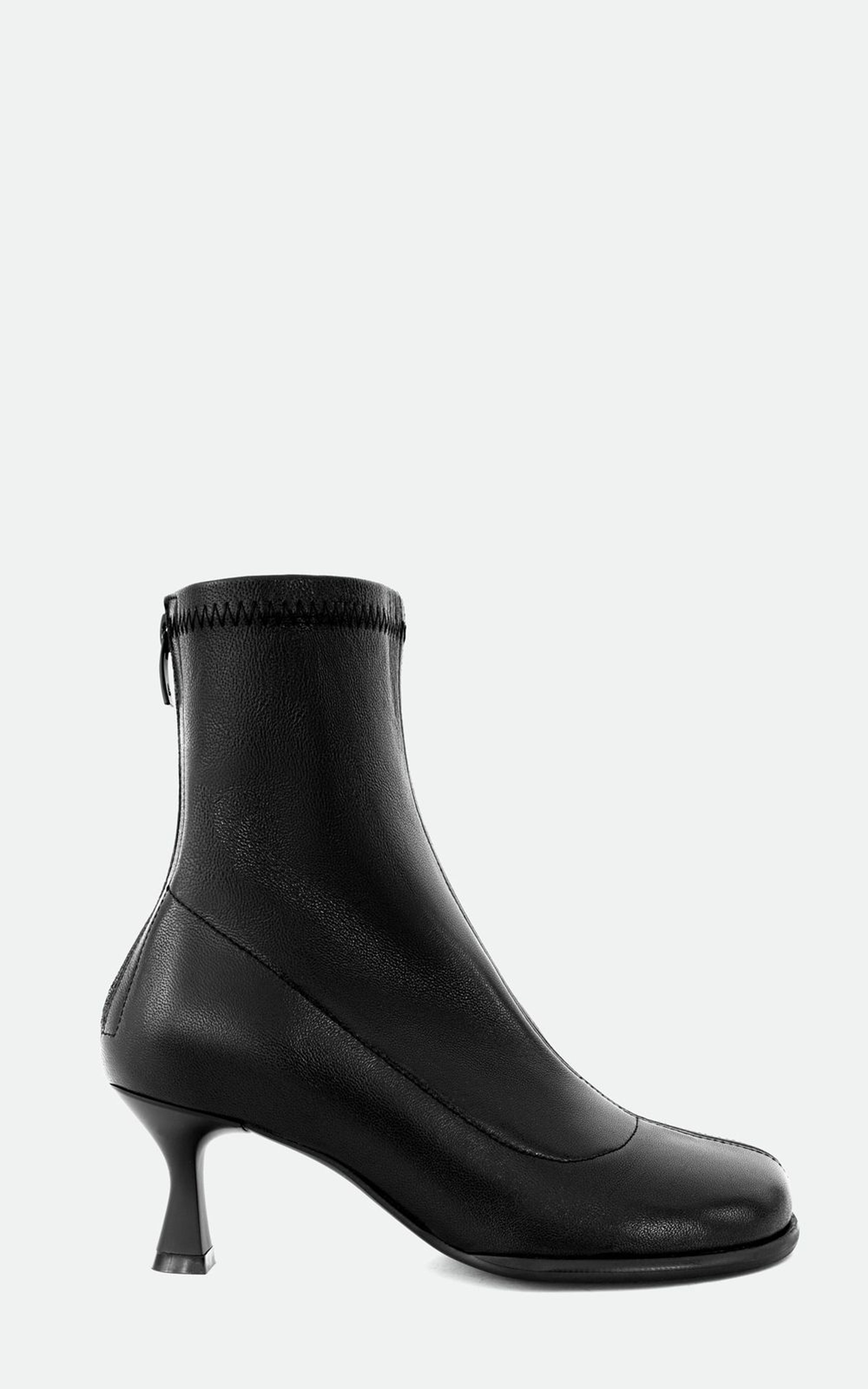 EVIE Round Toe Ankle Boots