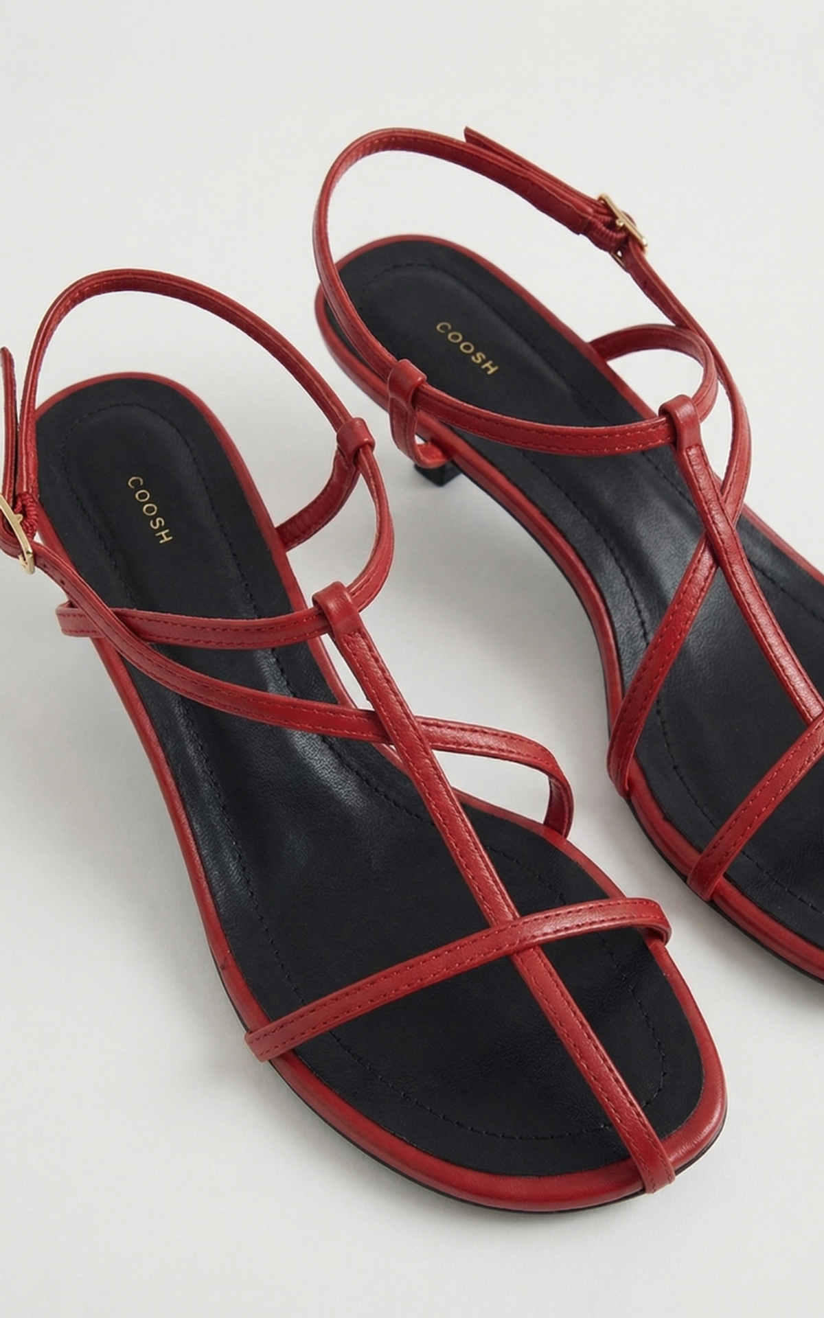 Босоніжки шкіряні з перехресними ремінцями