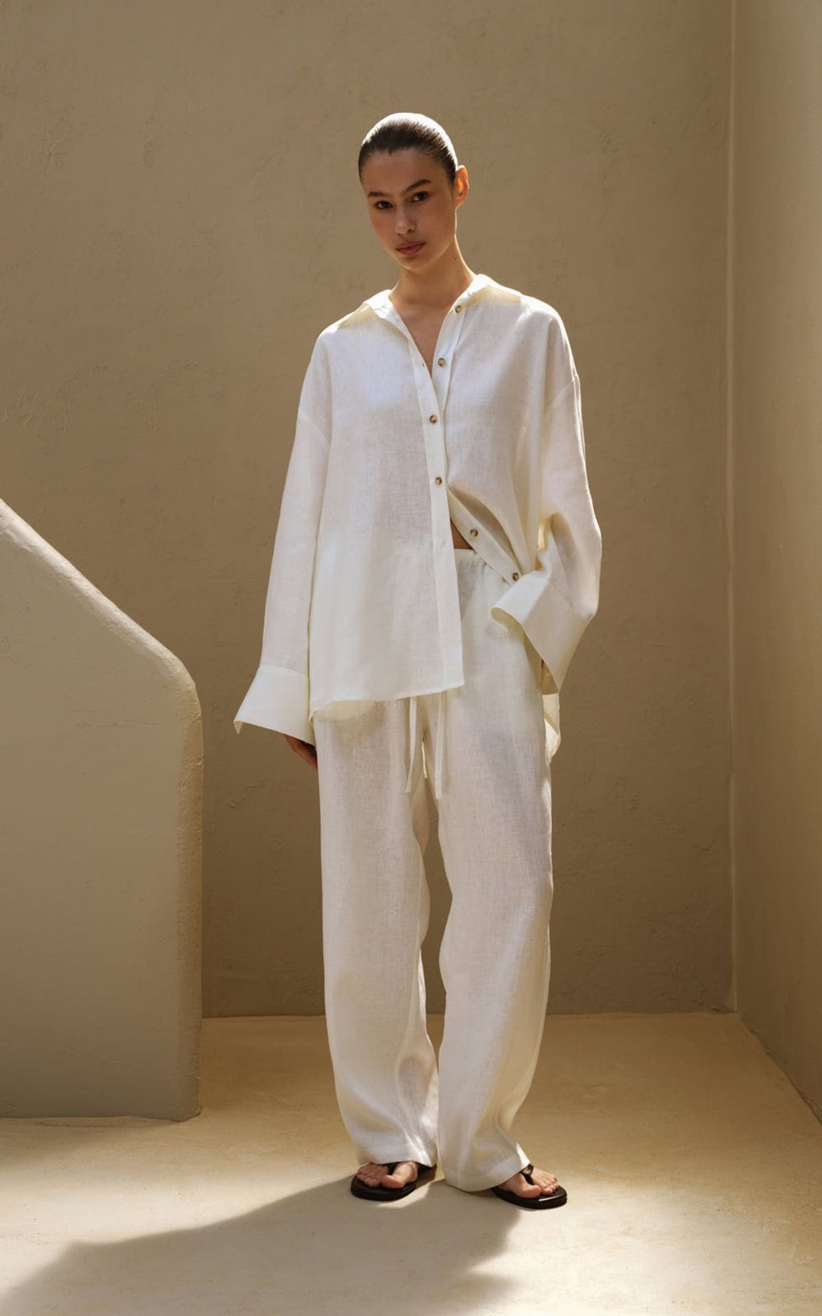 Linen shirt with open back and buttons