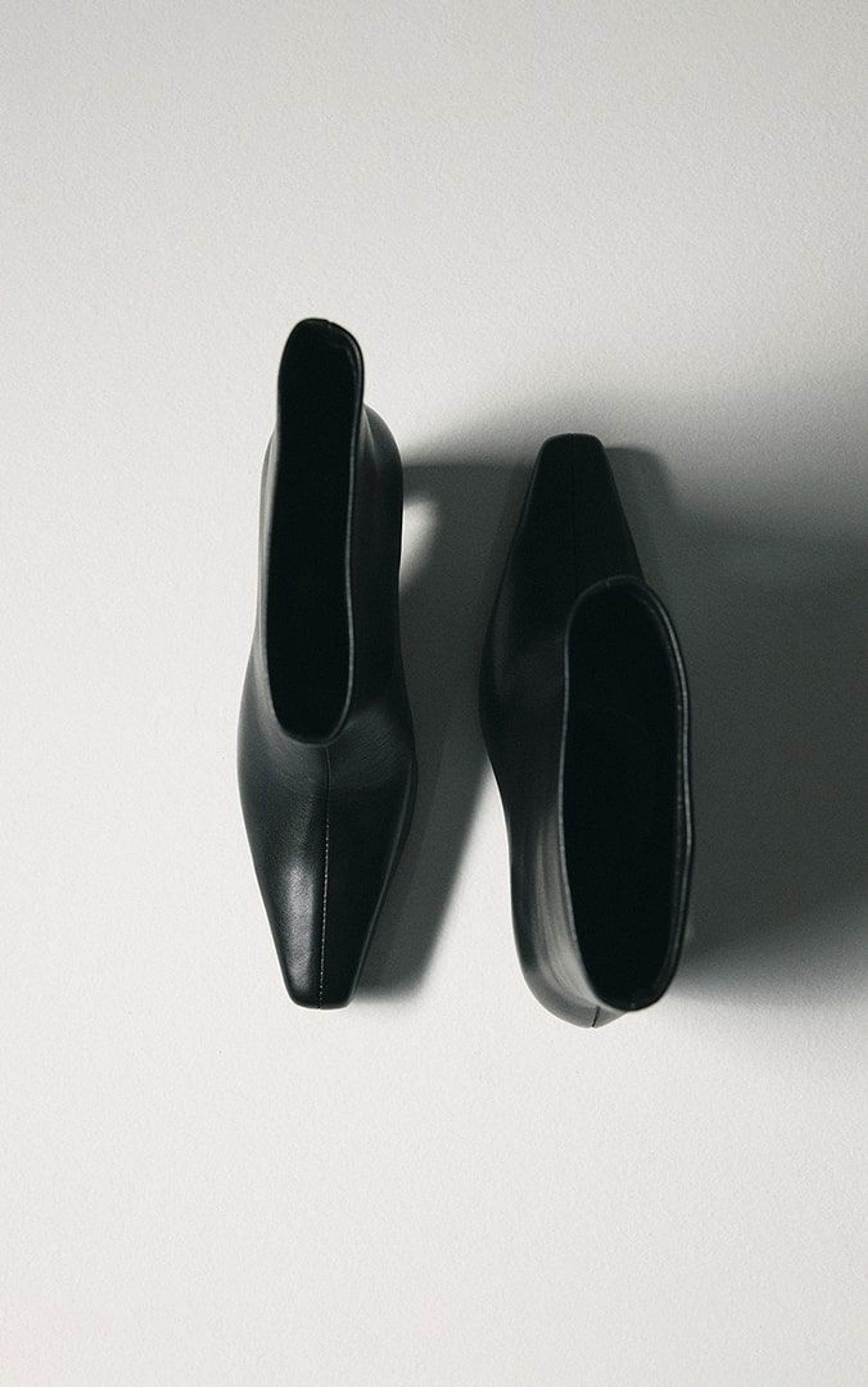 Ботильйони CARLA шкіряні з широкою халявою