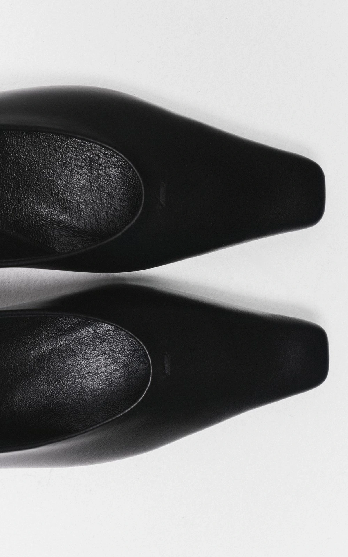NOAH Leather Pumps with Pointed Toe