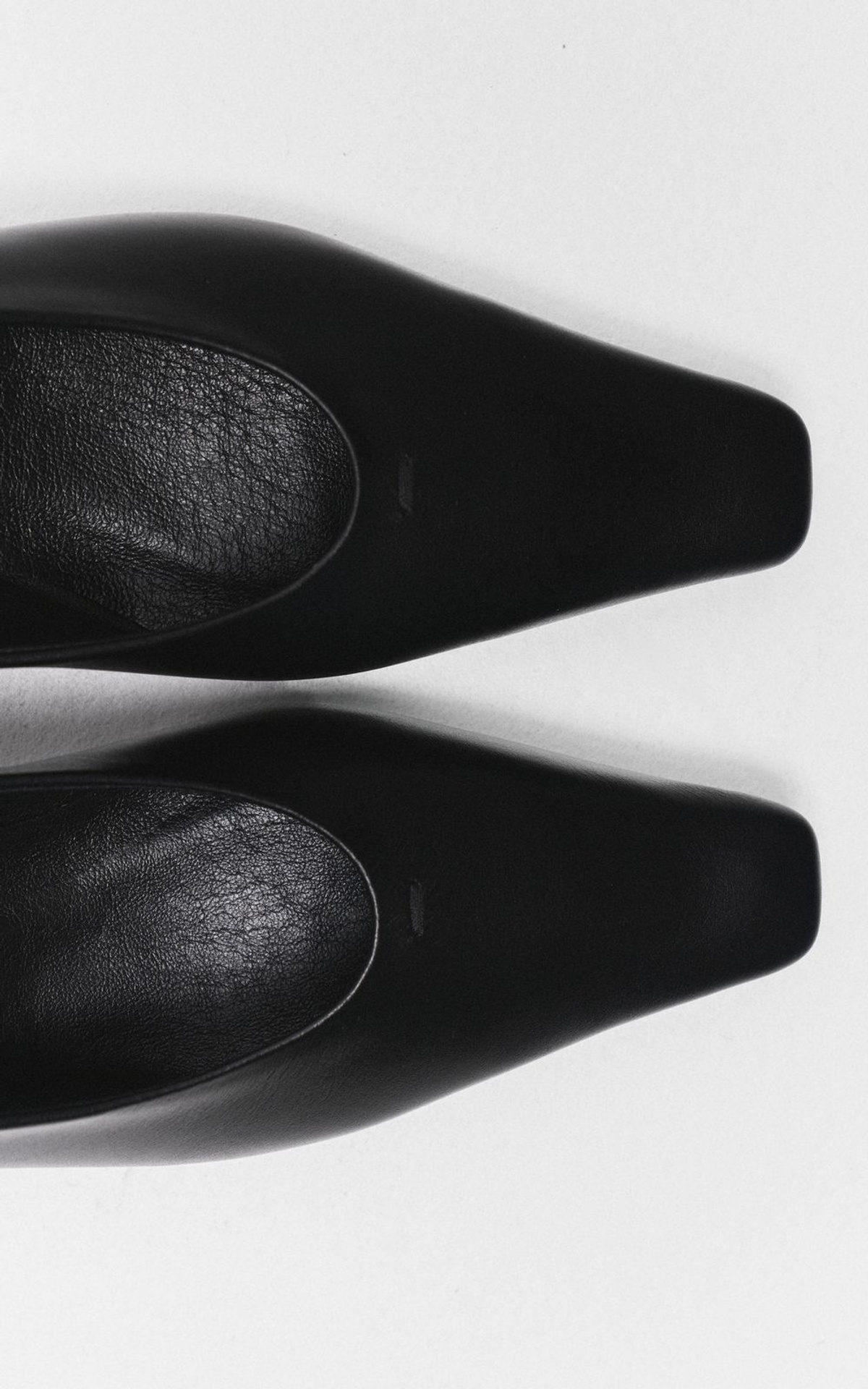 NOAH Leather Pumps with Pointed Toe