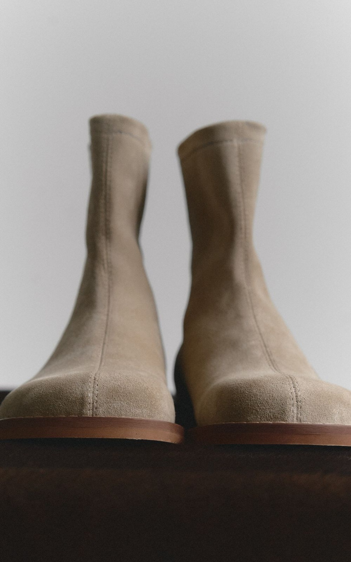 Botki THEA zamszowe i anatomicznym noskiem