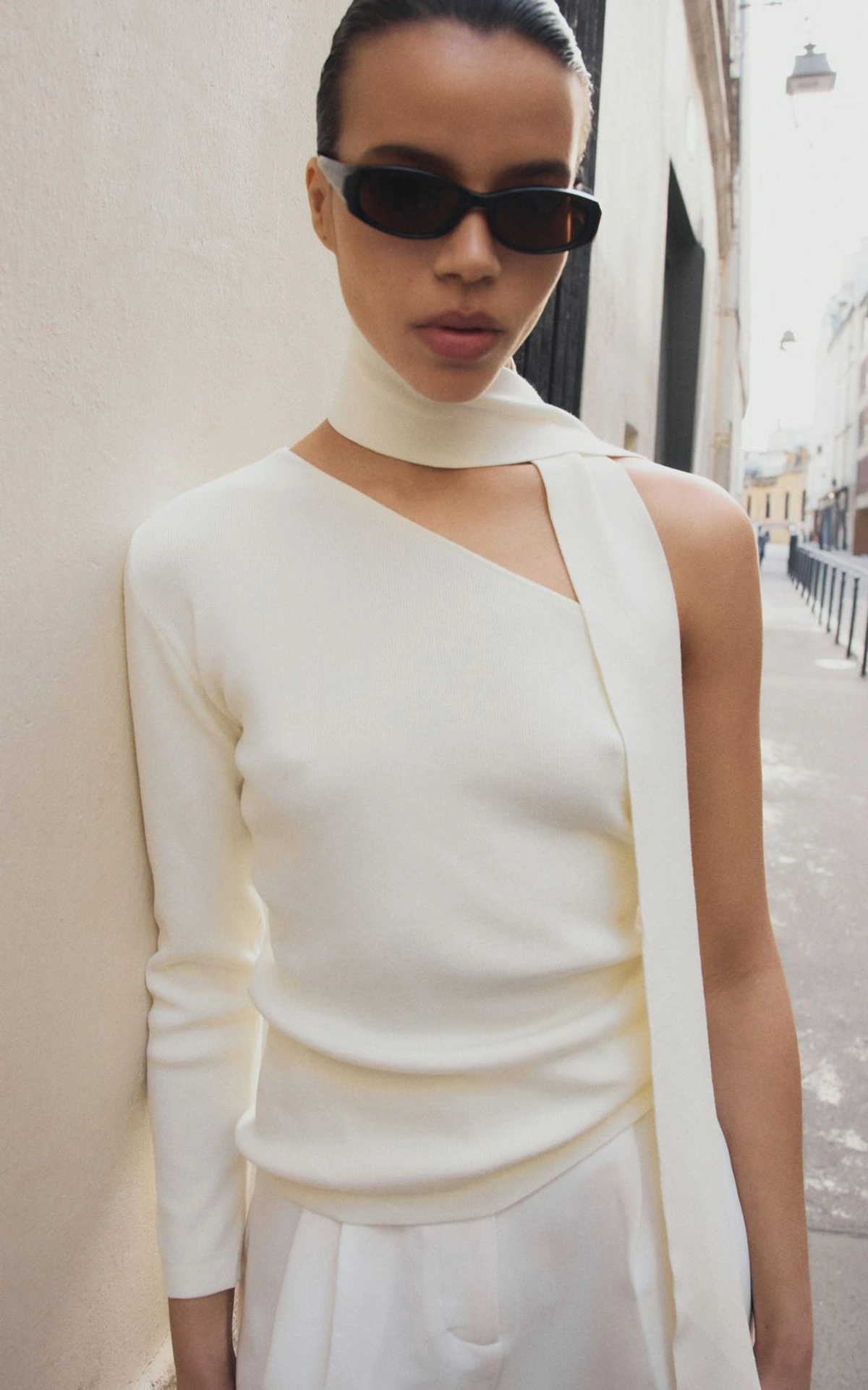 One-Shoulder Viscose Longsleeve with Detachable Scarf