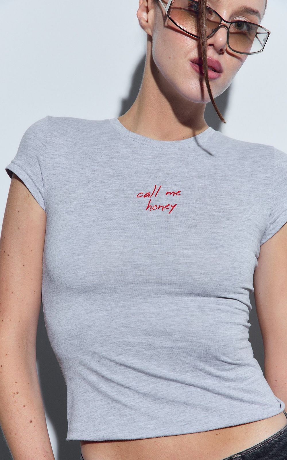 CALL ME HONEY T-shirt - Grey | COOSH