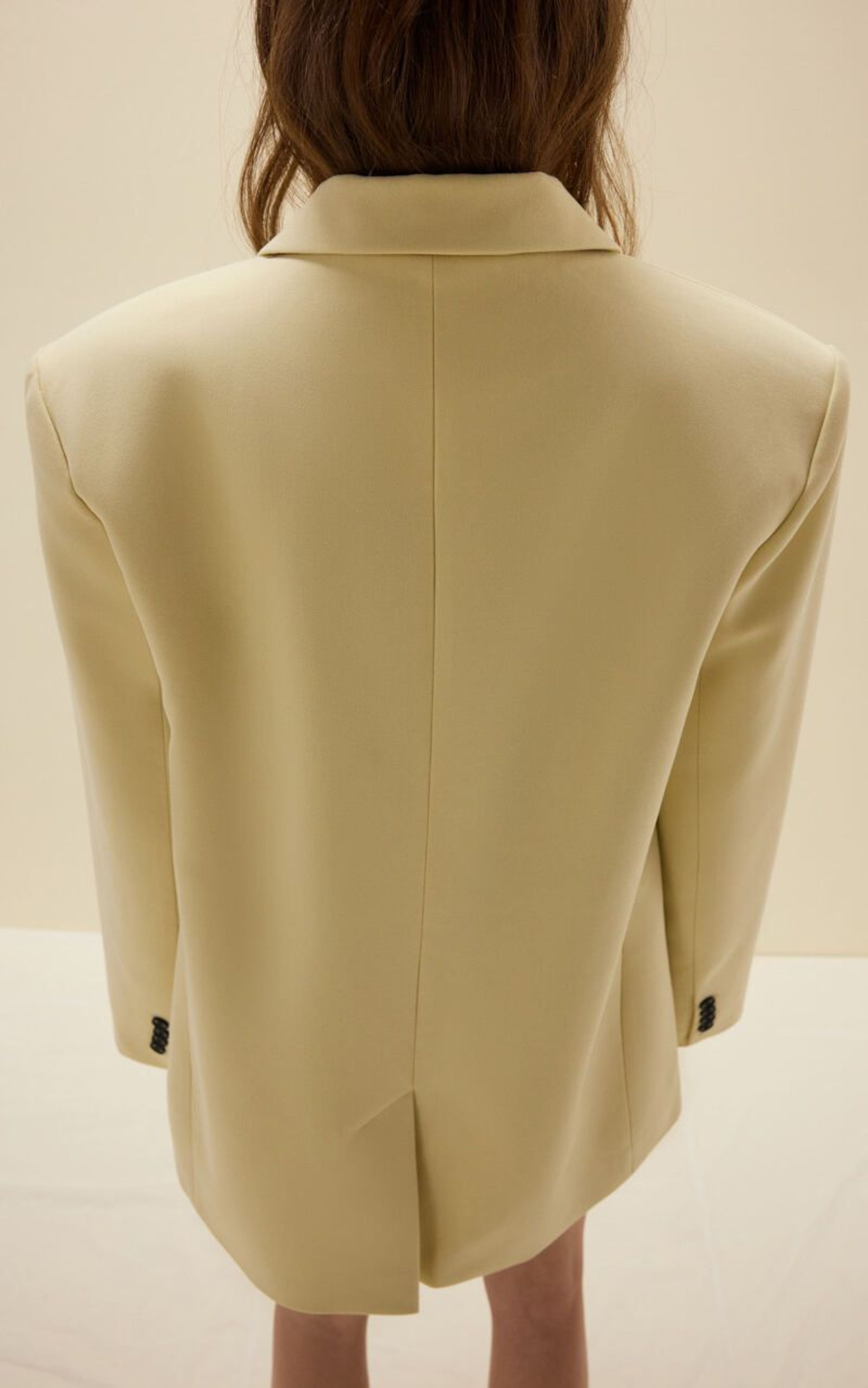 Marynarka VINTAGE o Prostym Kroju na Trzy Guziki