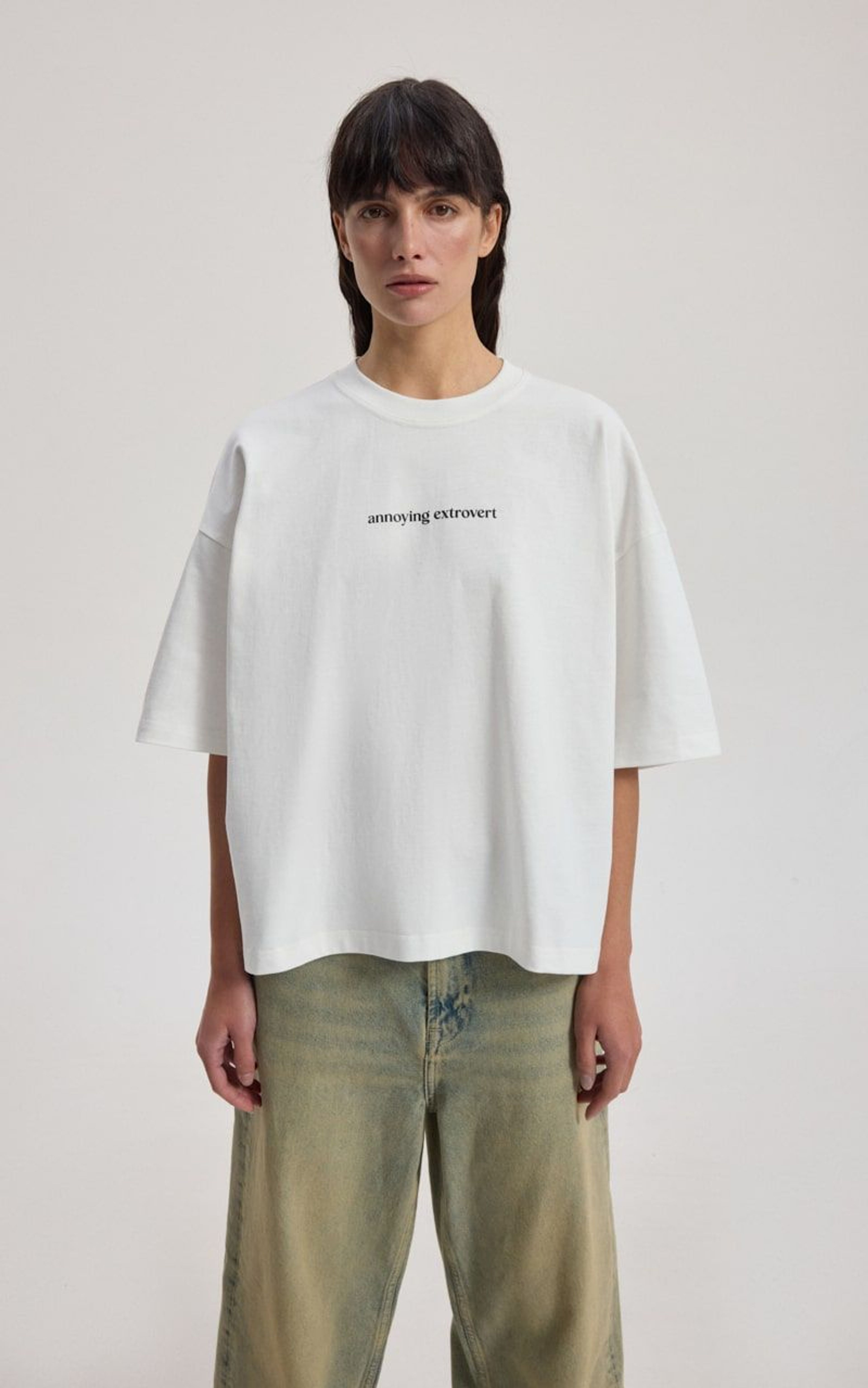 Oversized T-shirt "ANNOYING EXTROVERT"