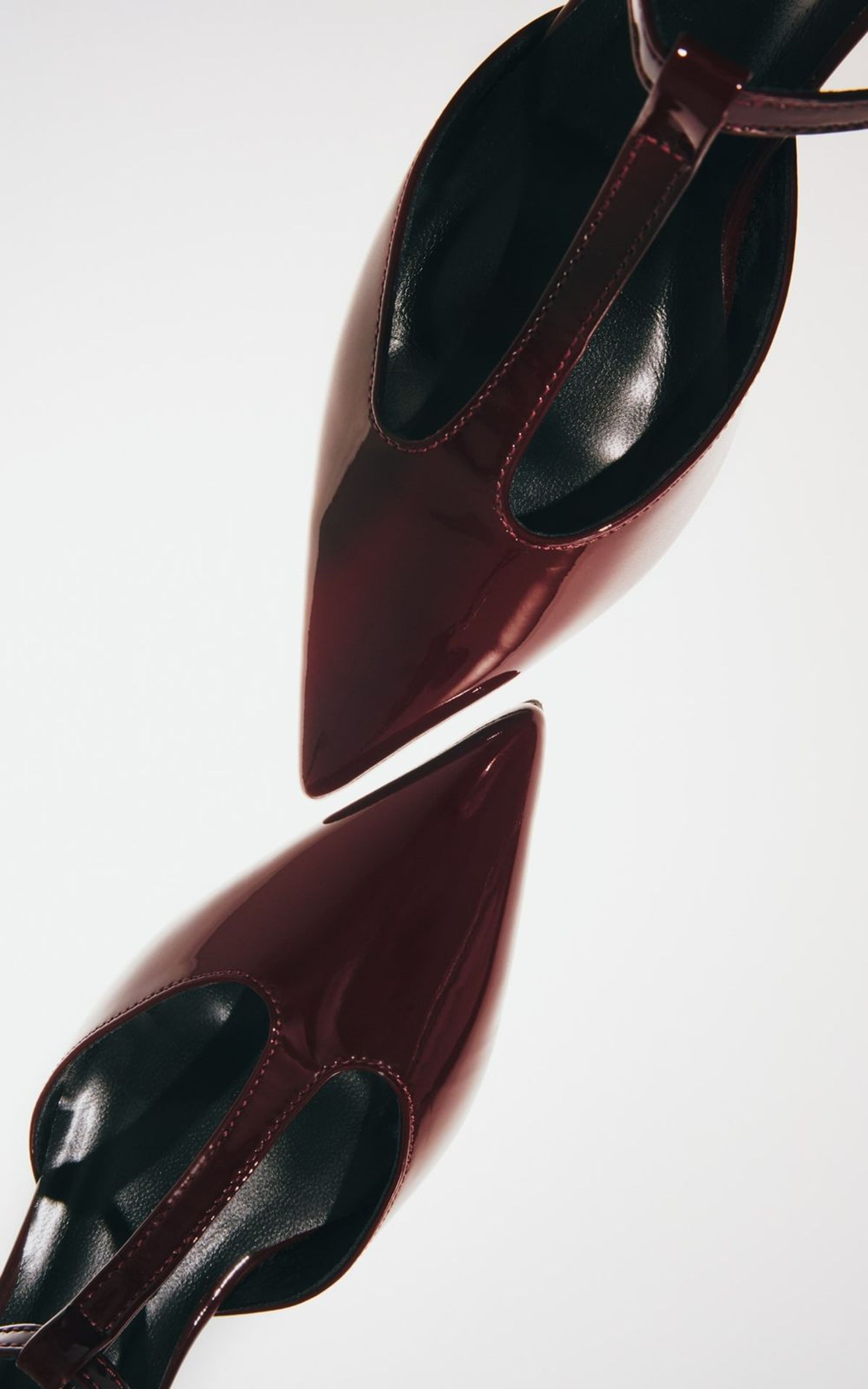 Buty na Obcasie z Odkrytą Piętą LINN z Lakierowanej Skóry