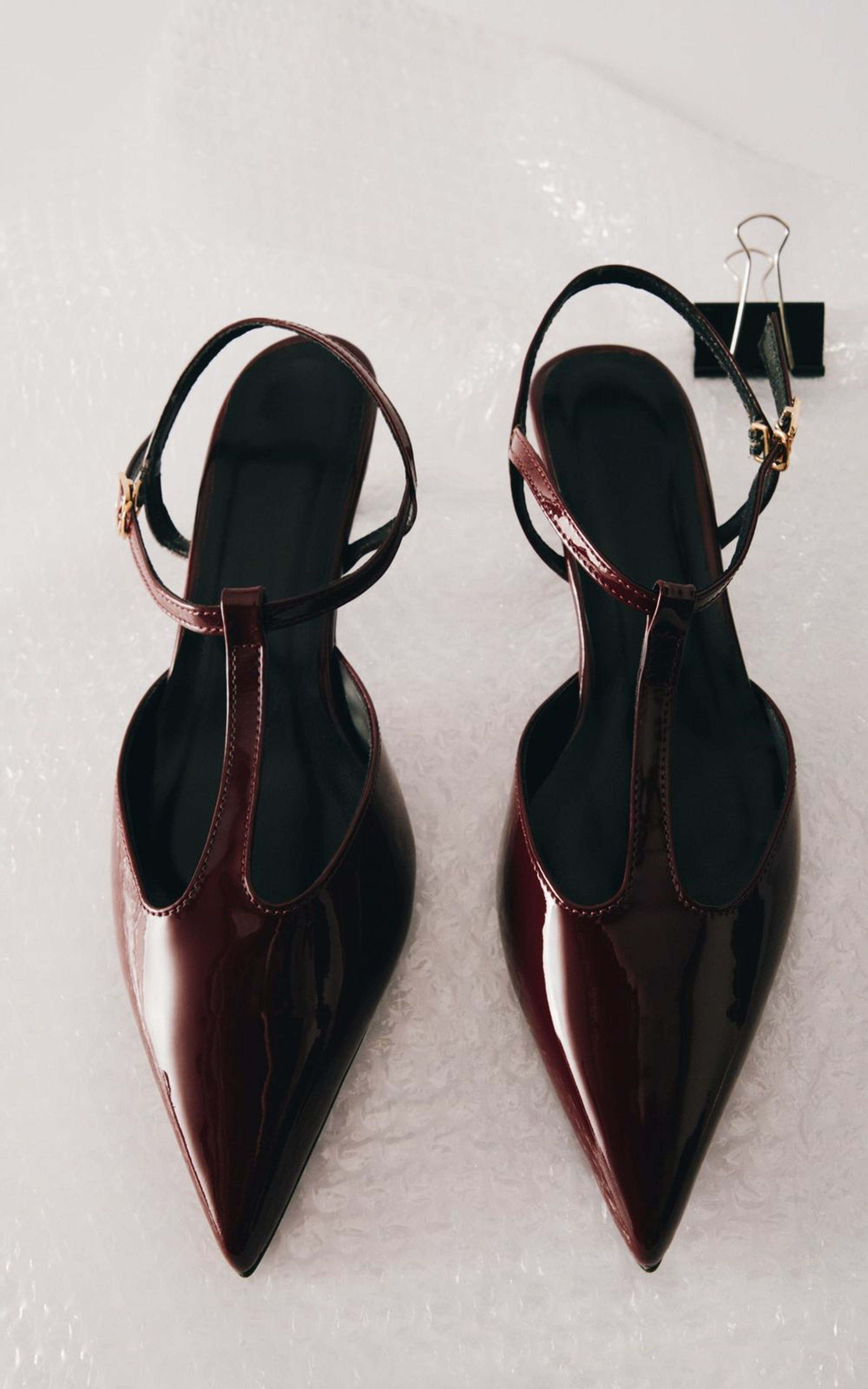 Buty na Obcasie z Odkrytą Piętą LINN z Lakierowanej Skóry