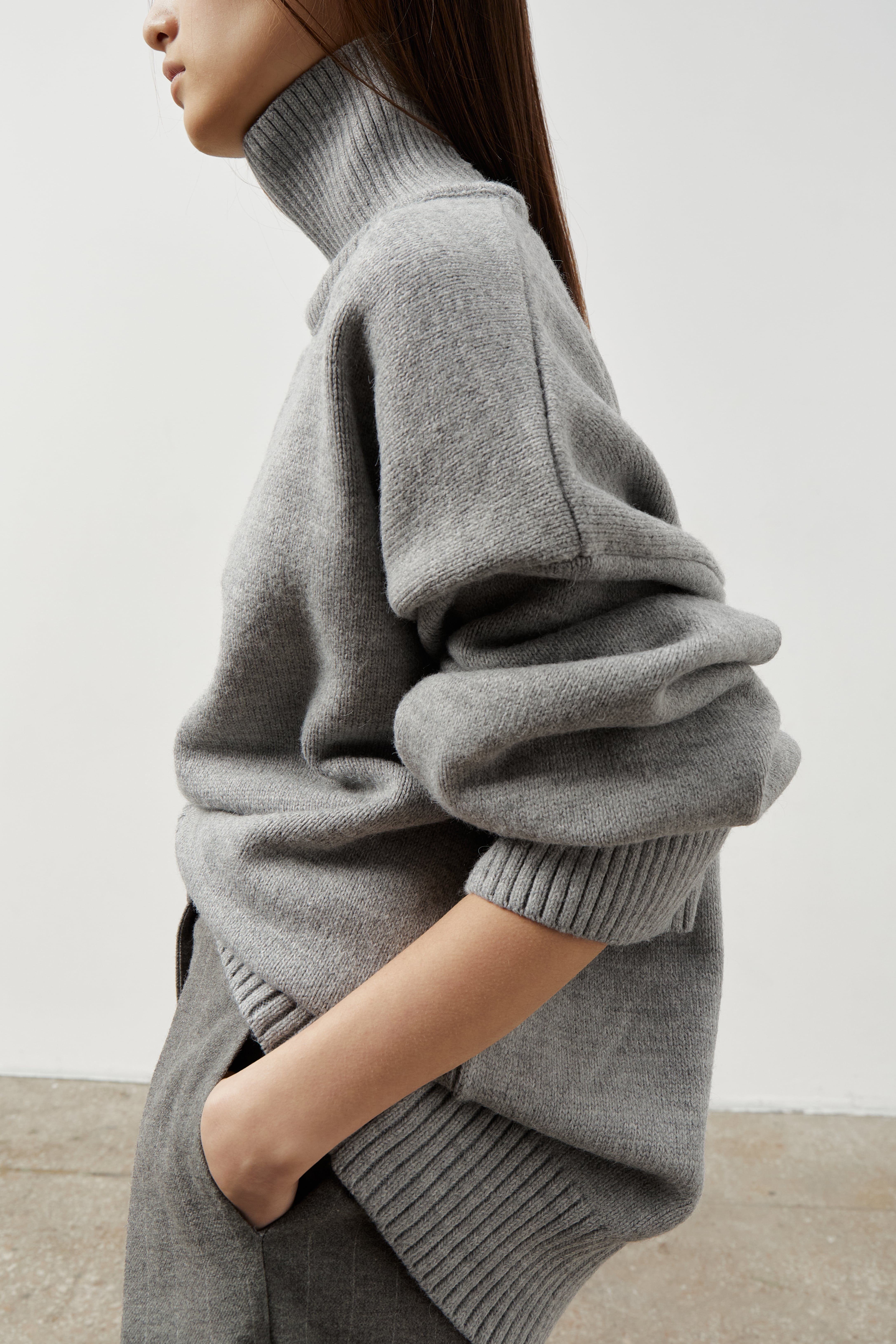 【送料&関税込】Moorer Todi Wool Turtleneck Sweater Airy Extrafine Wool Turtleneck Dicky – Tibi Official