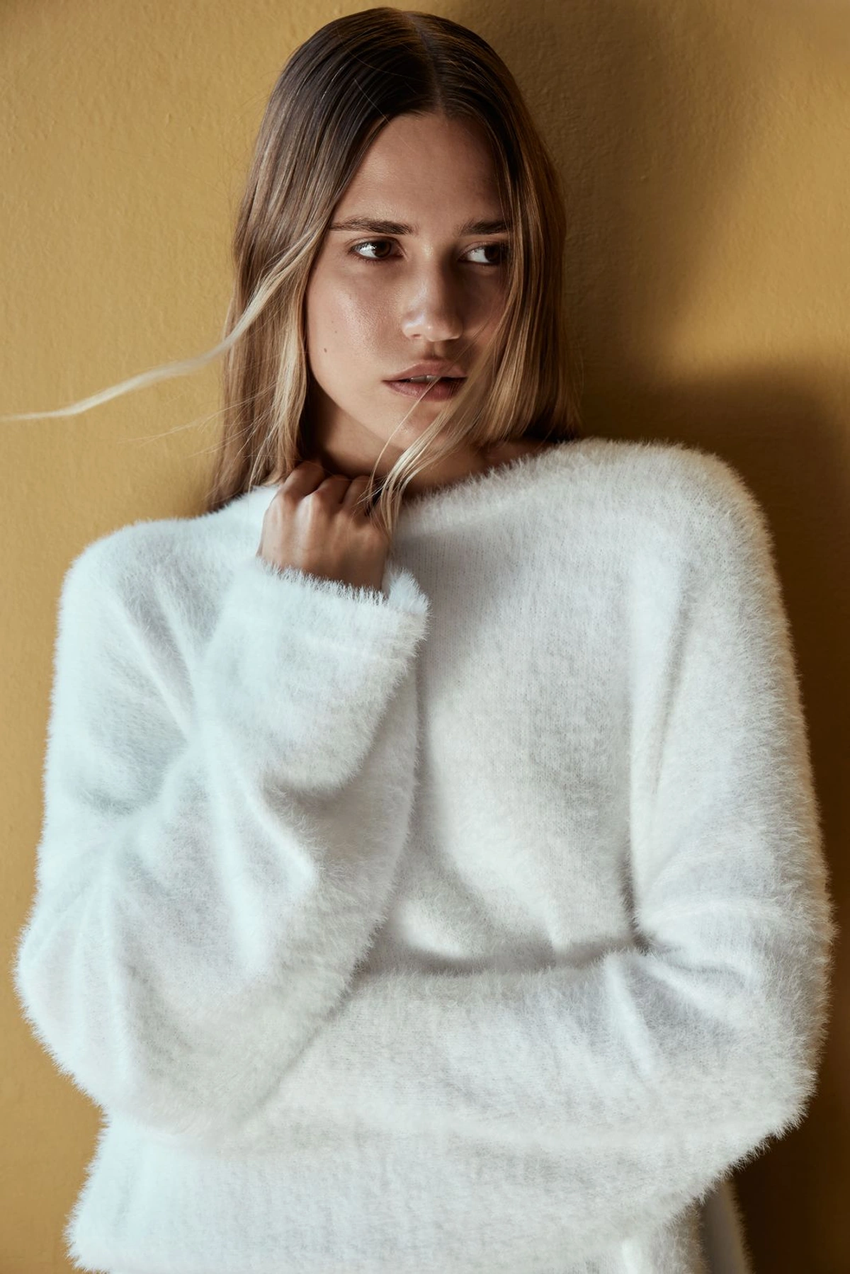 Puszysty Sweter z Obniżoną Linią Ramion