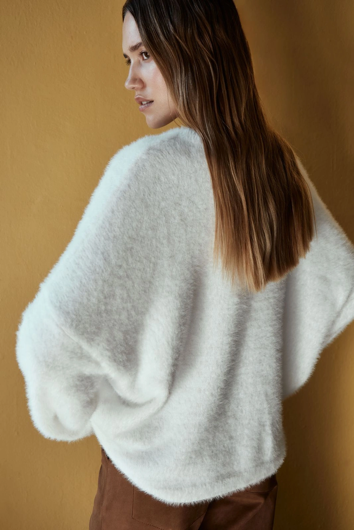 Puszysty Sweter z Obniżoną Linią Ramion