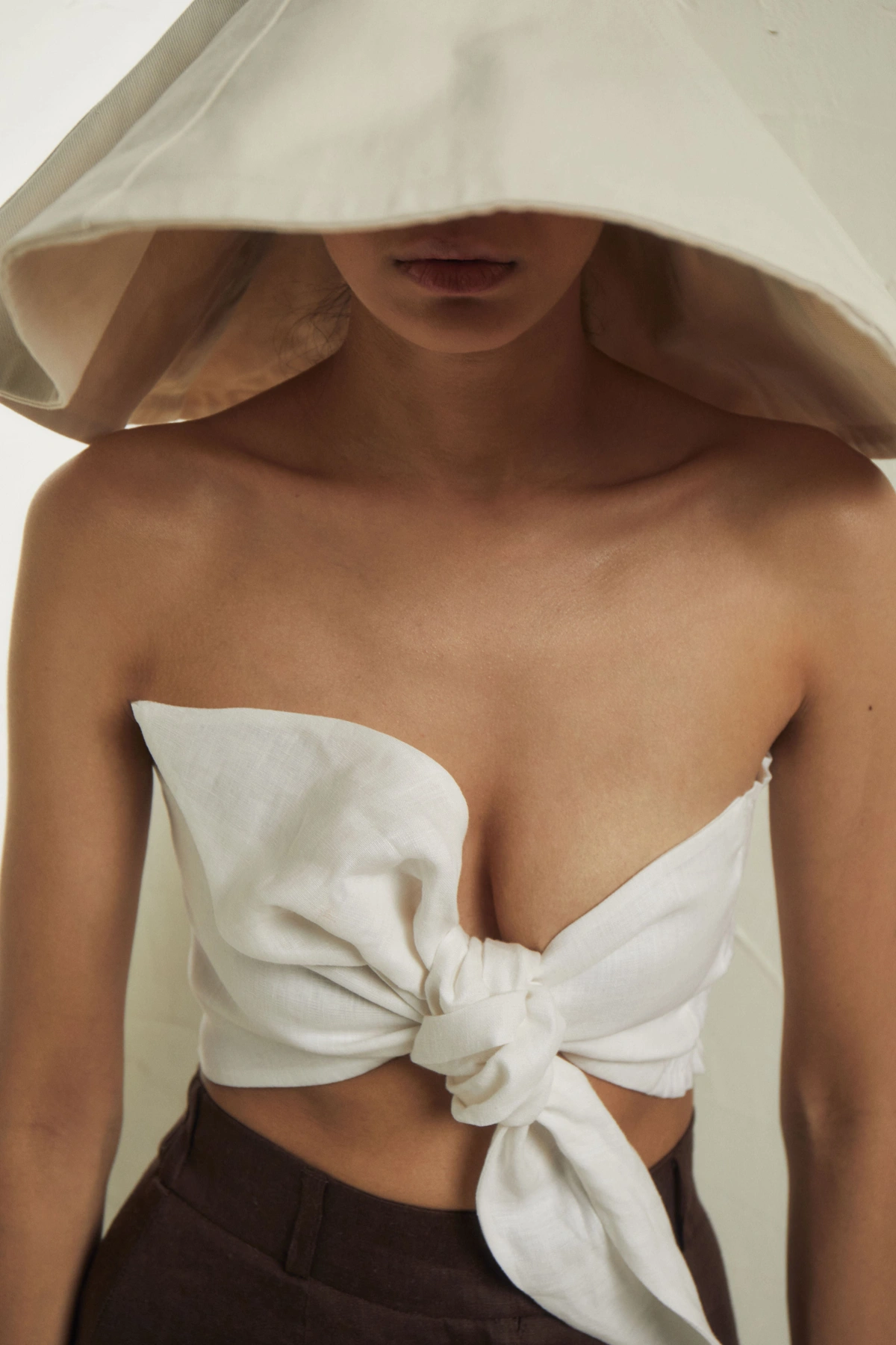Top Bandeau z Ozdobnym Węzłem
