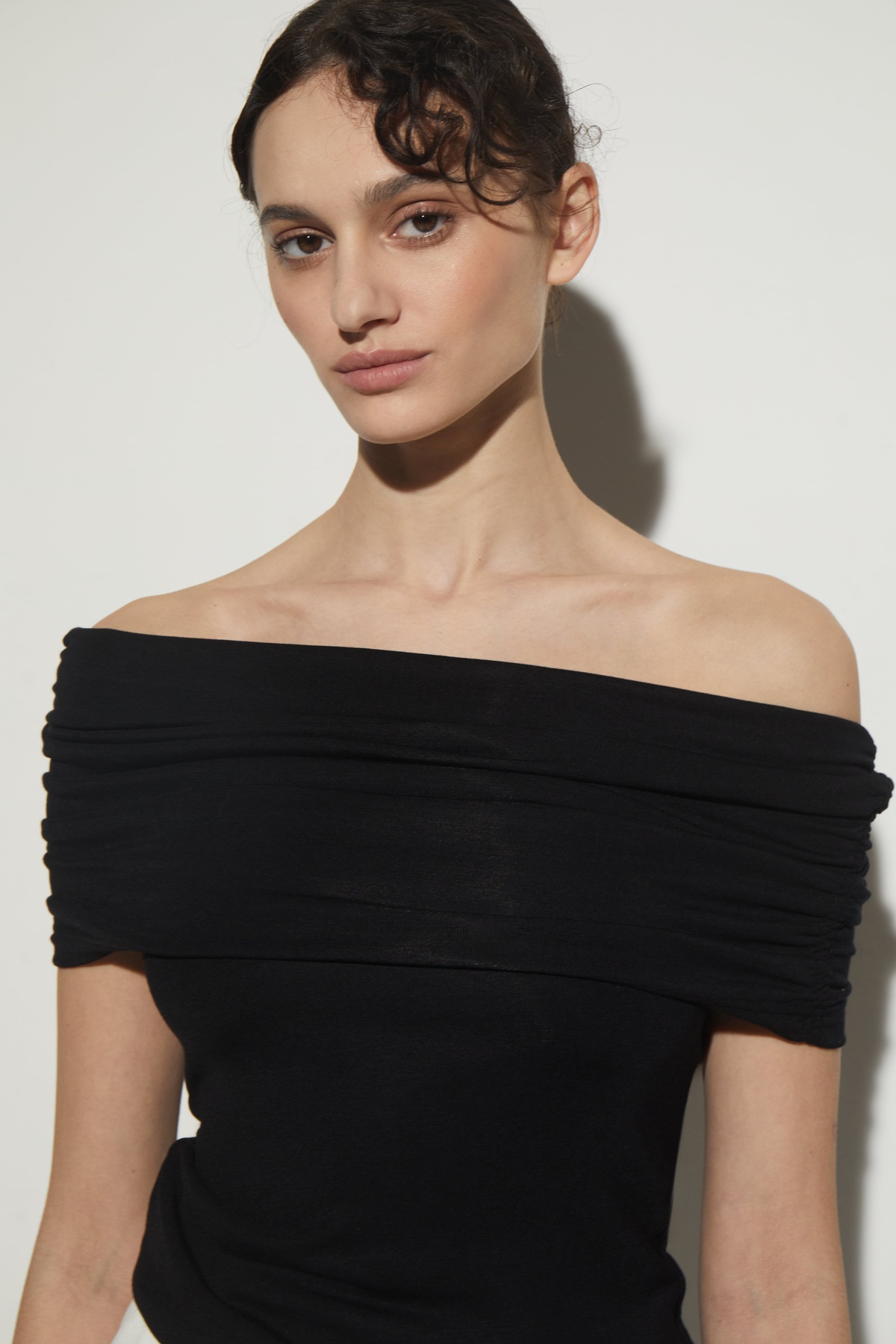 Off-Shoulder Boat Neck Sleeveless Top