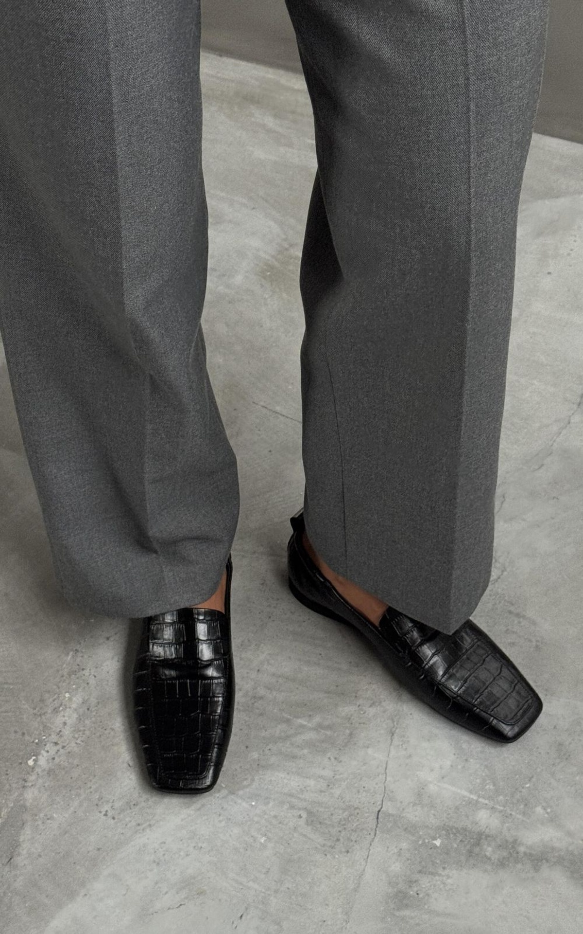 Лофери з текстурної шкіри з квадратним мисом