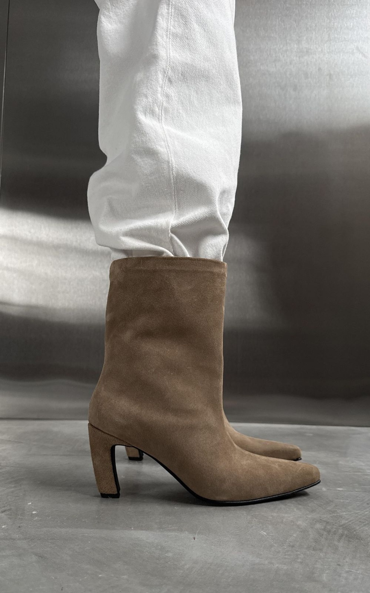 Botki zamszowe CARLA z szeroką cholewką