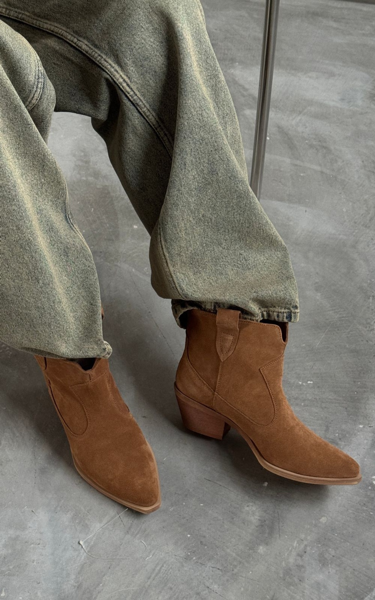 Ковбойки вкорочені з натуральної замші