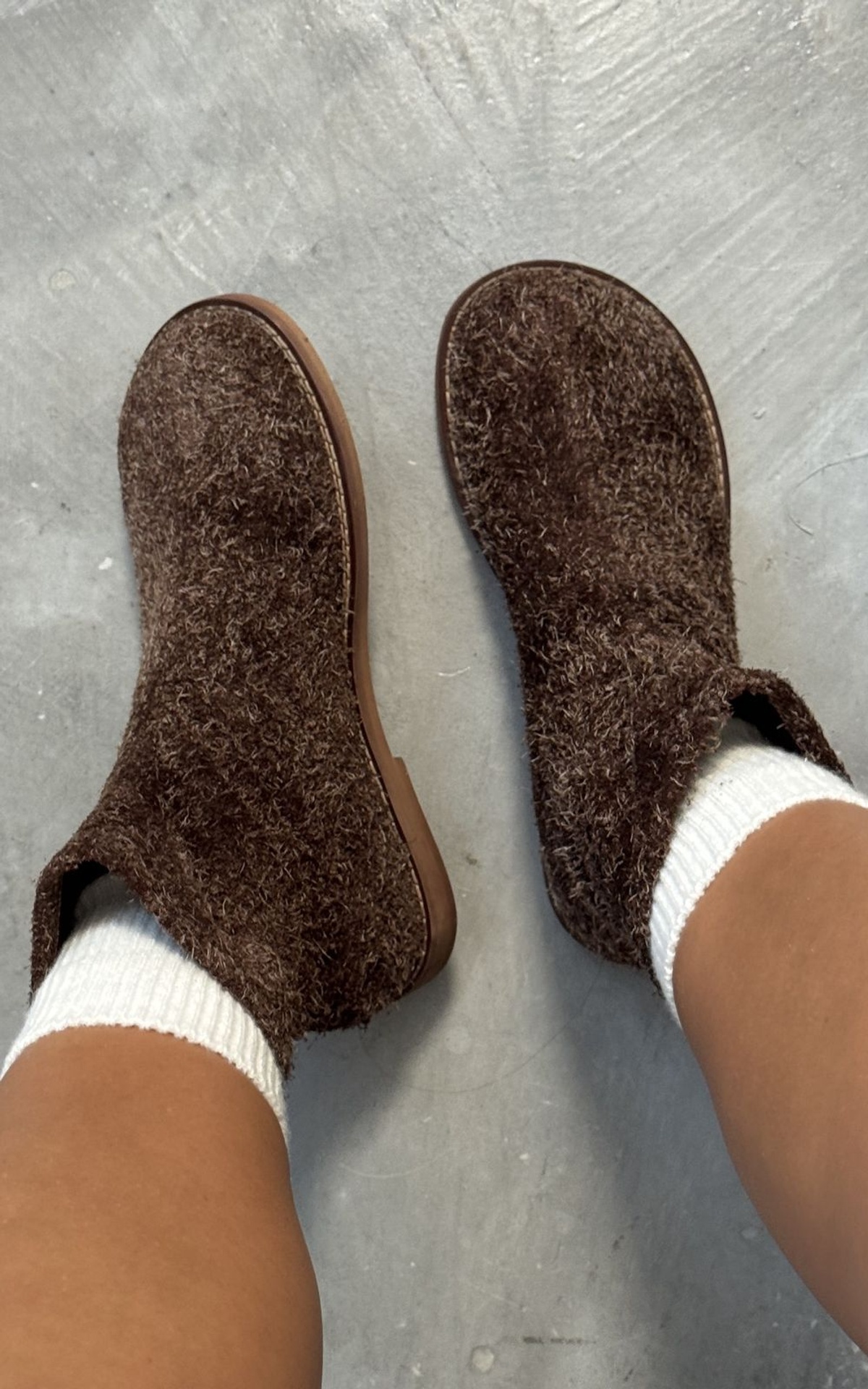 THÈA Boots with Textured Finish and Barefoot Toe