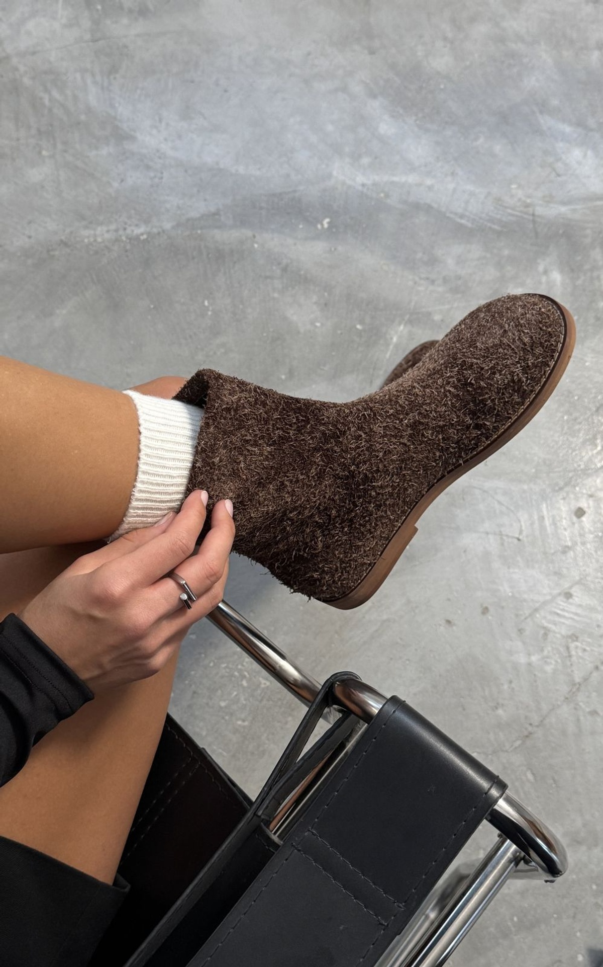 THÈA Boots with Textured Finish and Barefoot Toe