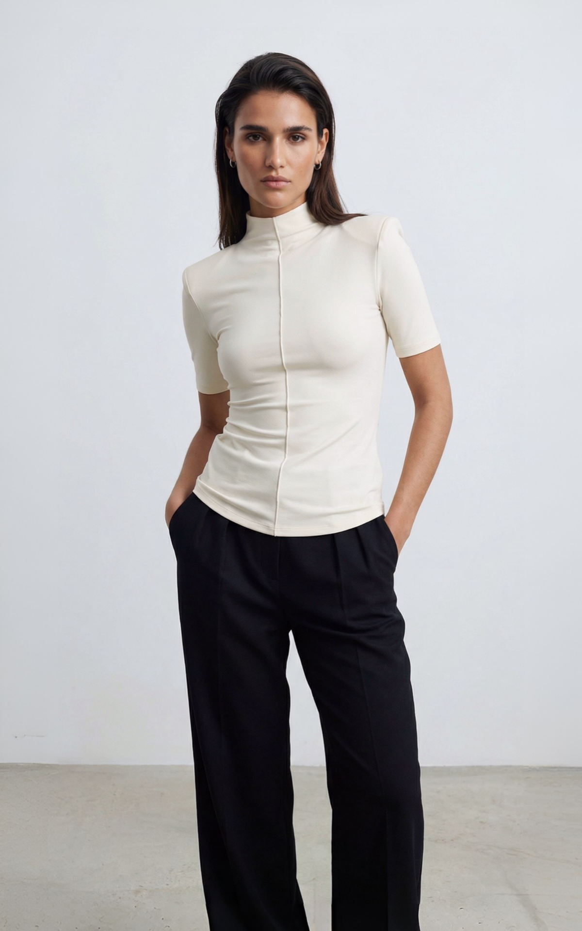 Топ з акцентним швом і підплічниками