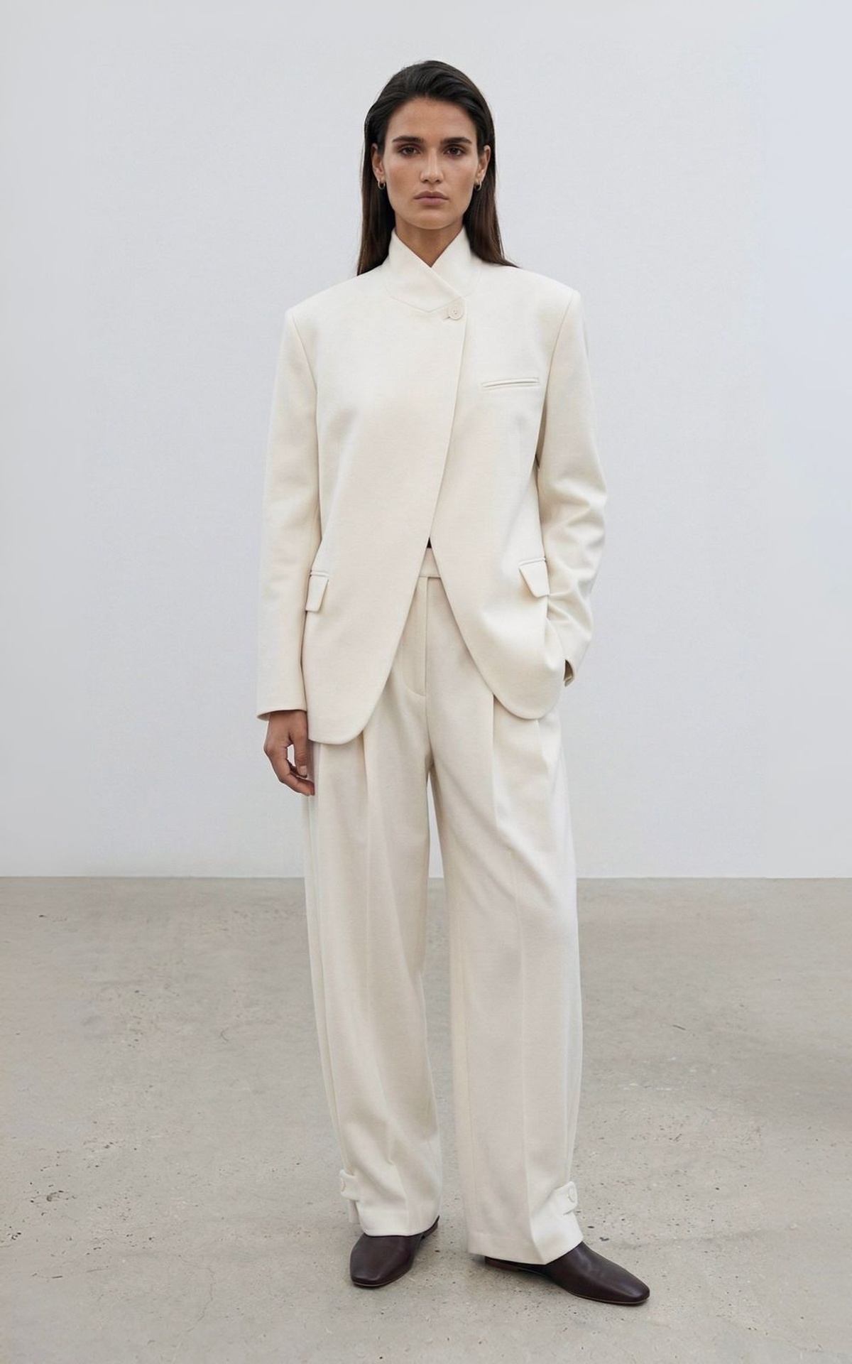 Жакет із коміром-стійкою з асиметричною застібкою