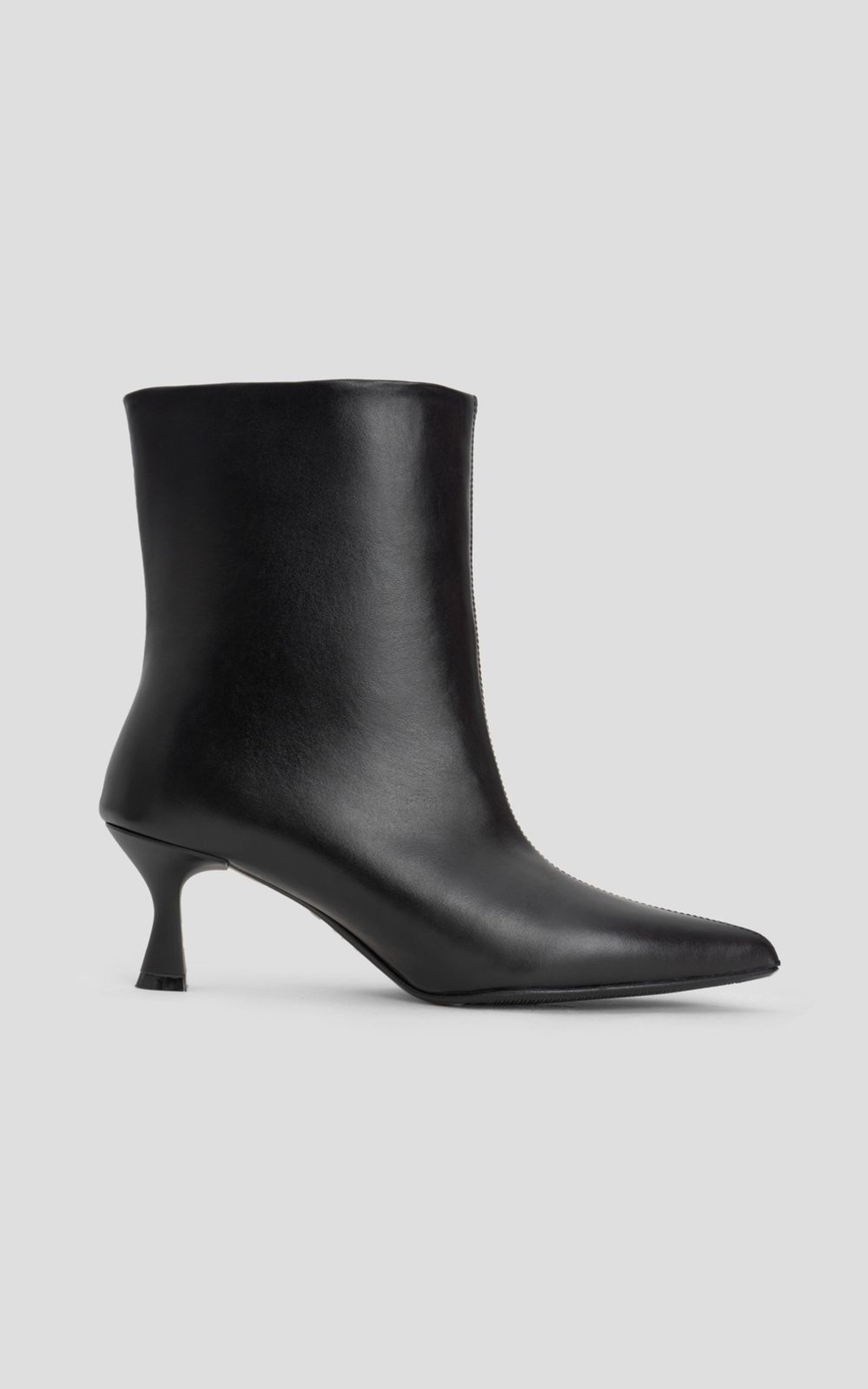 Ботильйони шкіряні BELLE з широкою халявою