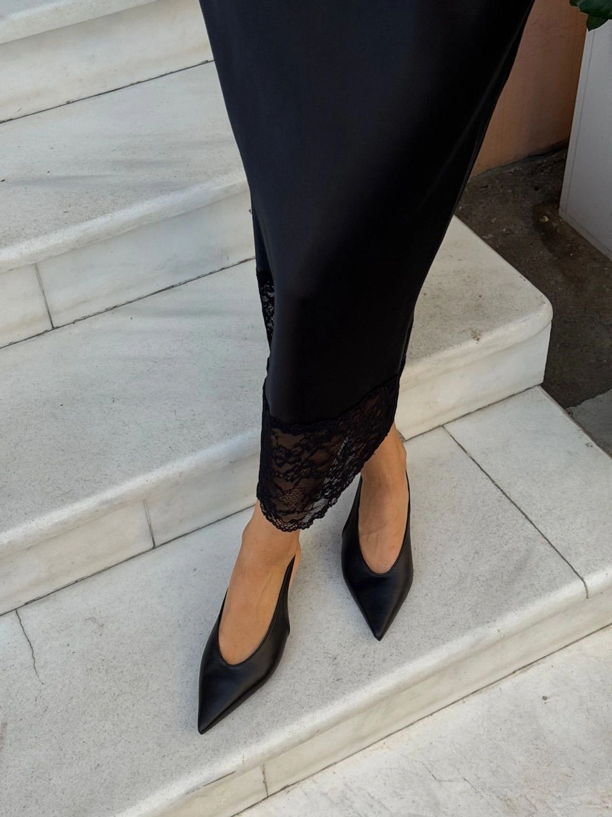 Skórzane Buty CONSTANCE z Odkrytą Piętą i Ostrym Noskiem