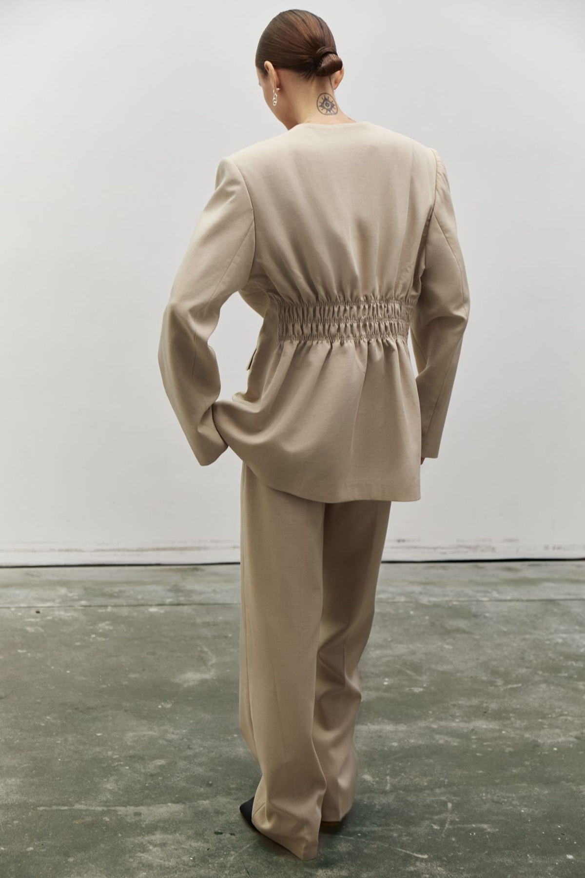 Collarless Blazer with Elastic DEWA